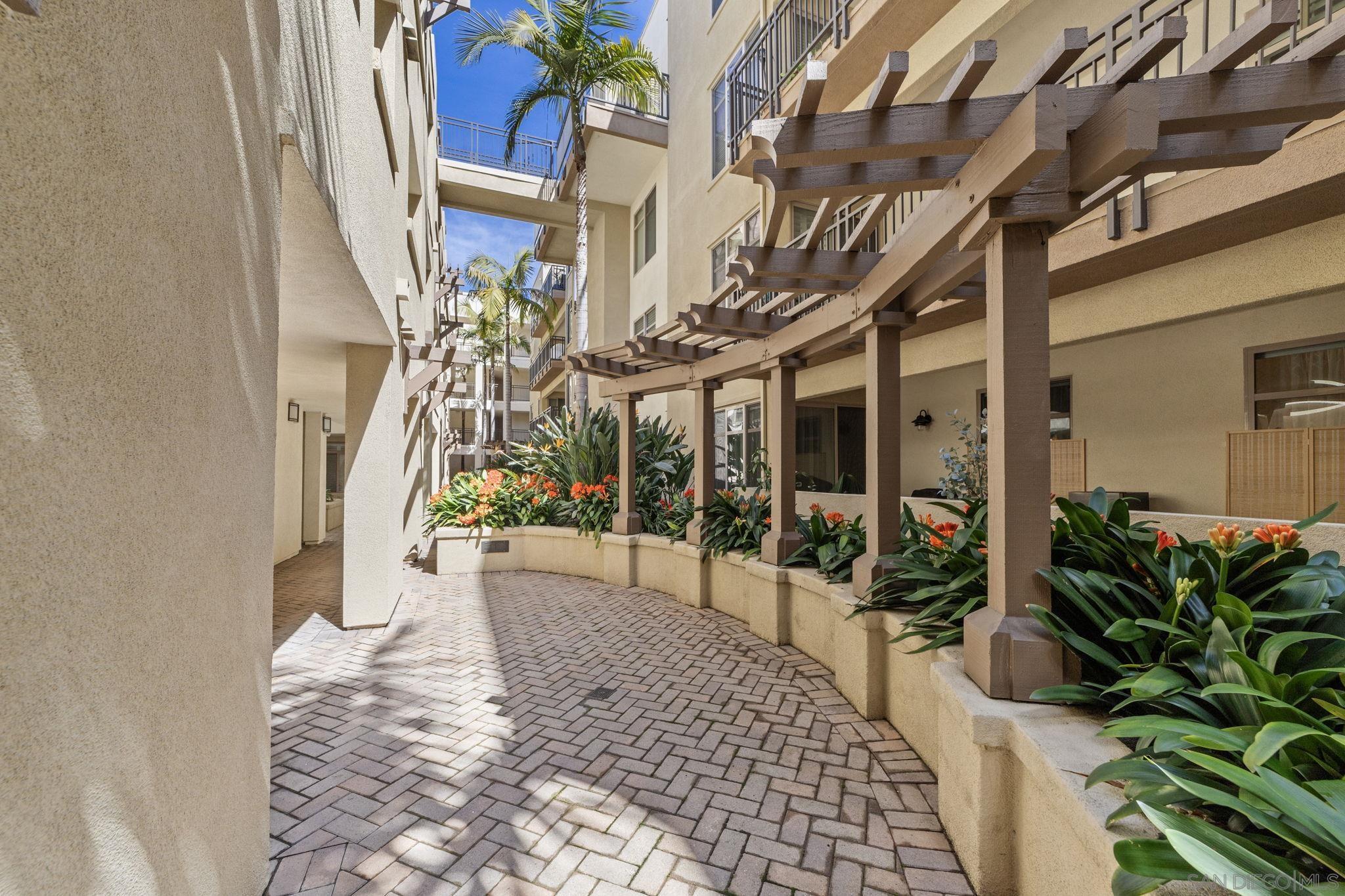 Detail Gallery Image 8 of 73 For 1019  Costa Pacifica Way  #1111,  Oceanside,  CA 92054 - 2 Beds | 2 Baths