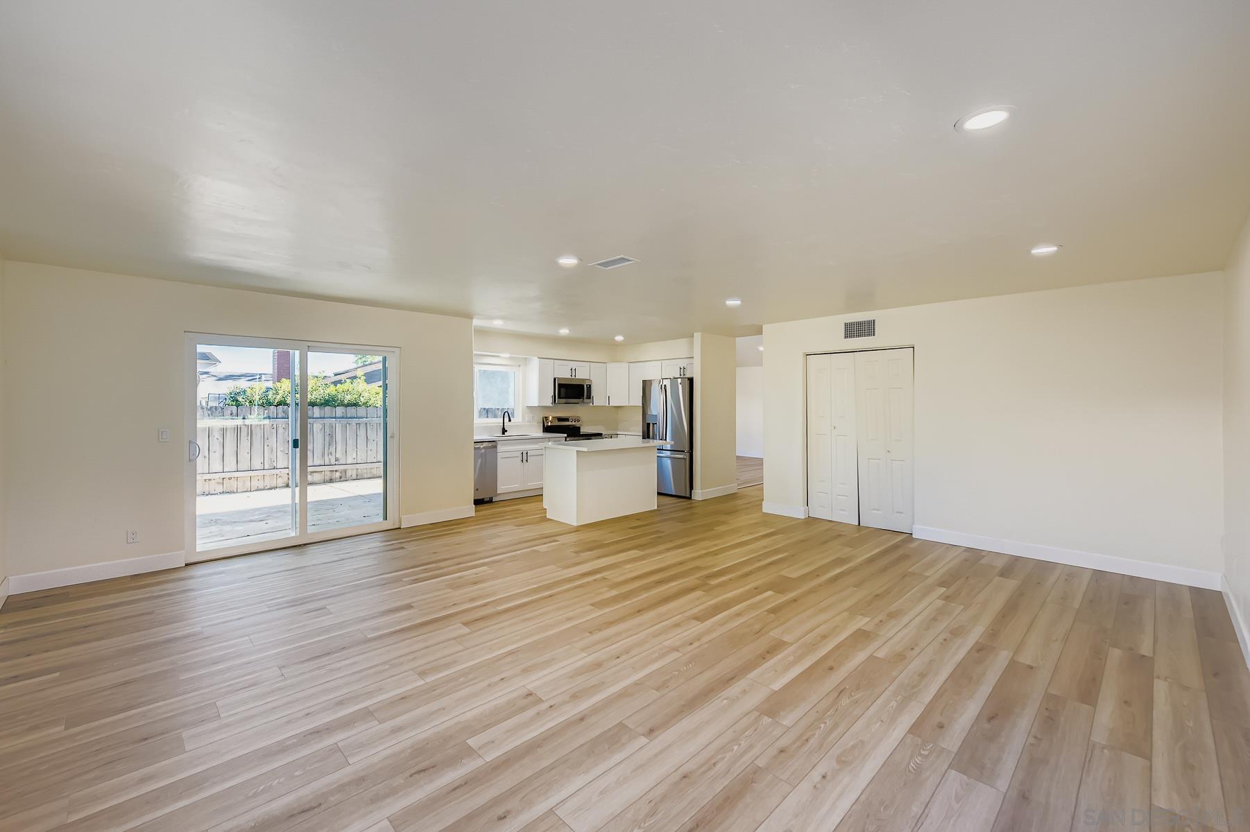Detail Gallery Image 11 of 32 For 10386  La Duena Way, San Diego,  CA 92124 - 5 Beds | 2 Baths