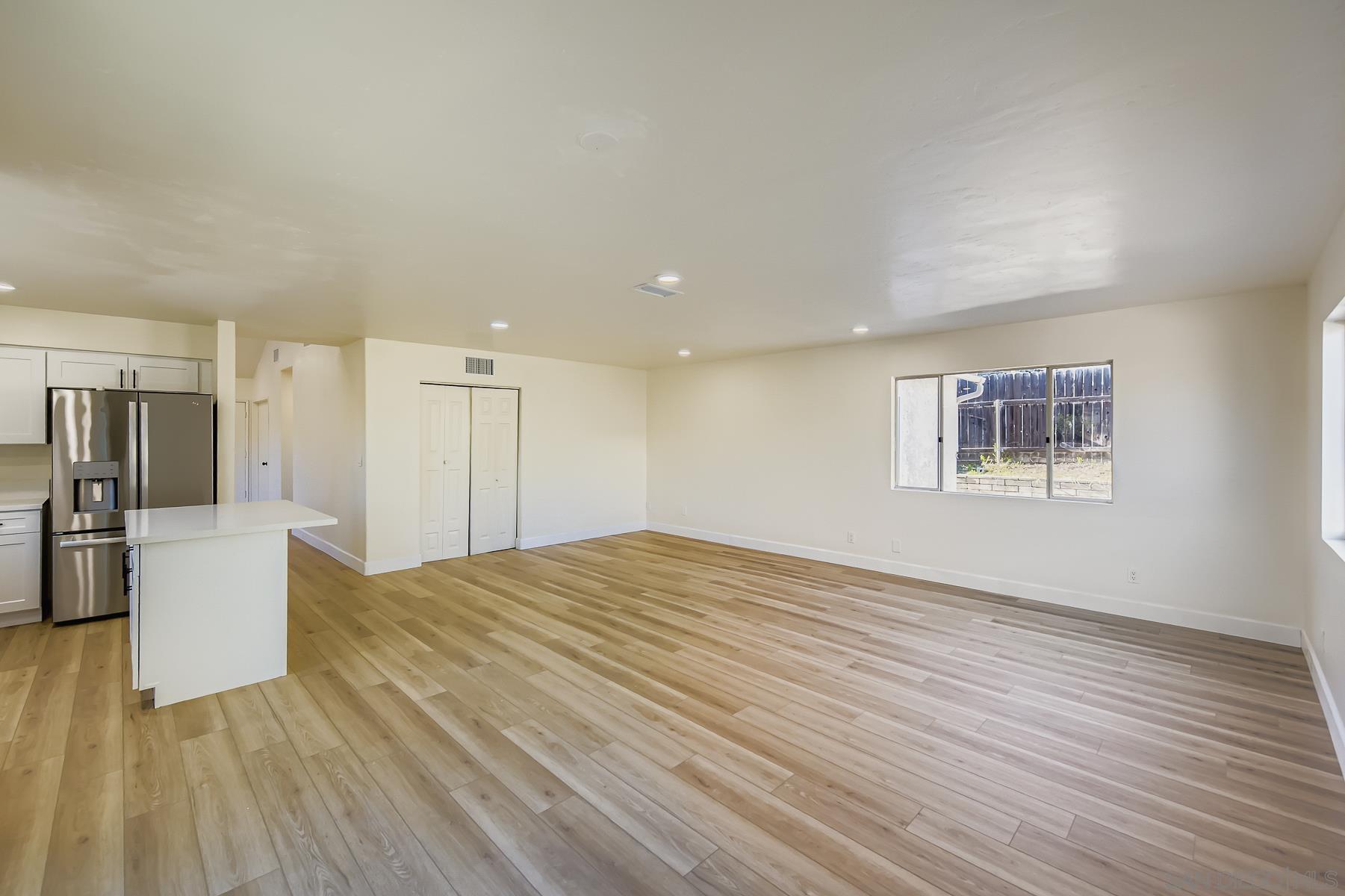 Detail Gallery Image 12 of 32 For 10386  La Duena Way, San Diego,  CA 92124 - 5 Beds | 2 Baths