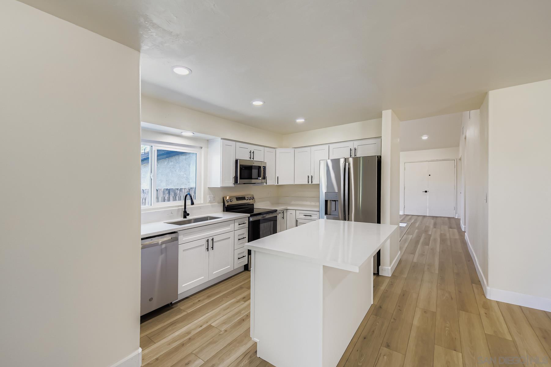 Detail Gallery Image 13 of 32 For 10386  La Duena Way, San Diego,  CA 92124 - 5 Beds | 2 Baths