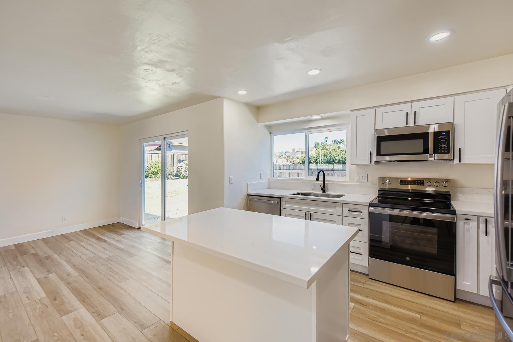 Detail Gallery Image 14 of 32 For 10386  La Duena Way, San Diego,  CA 92124 - 5 Beds | 2 Baths