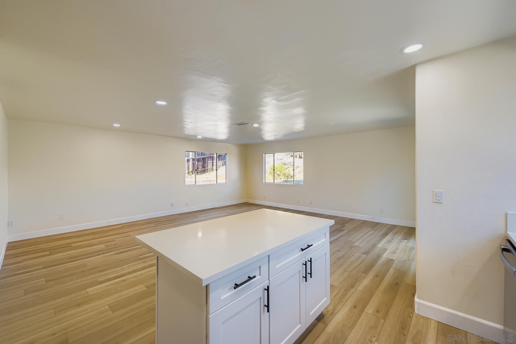 Detail Gallery Image 15 of 32 For 10386  La Duena Way, San Diego,  CA 92124 - 5 Beds | 2 Baths