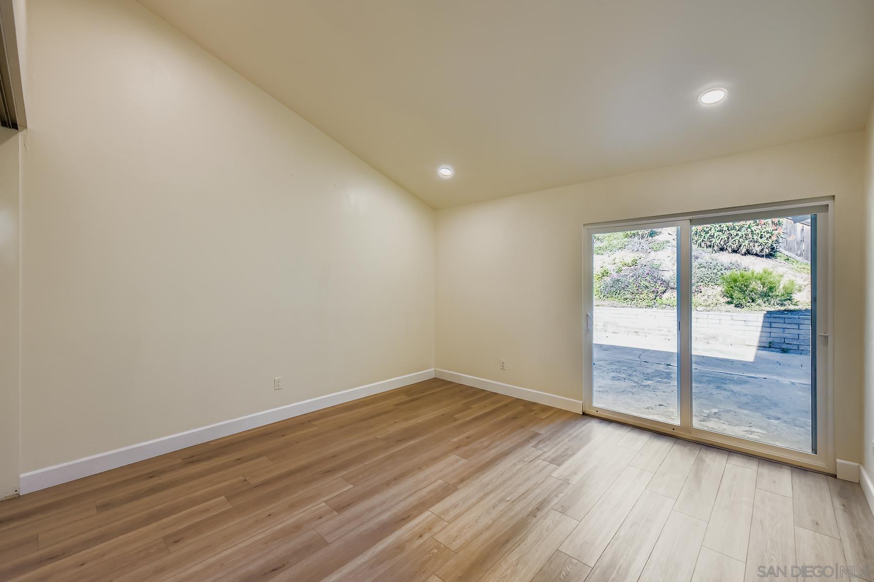 Detail Gallery Image 17 of 32 For 10386  La Duena Way, San Diego,  CA 92124 - 5 Beds | 2 Baths