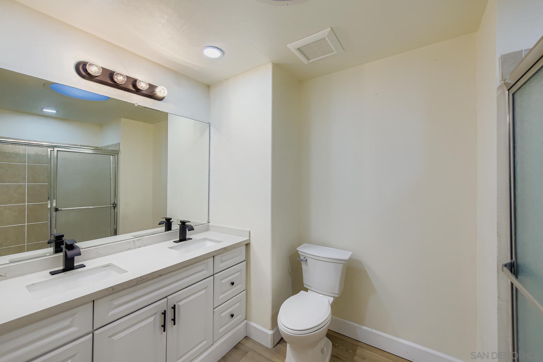 Detail Gallery Image 19 of 32 For 10386  La Duena Way, San Diego,  CA 92124 - 5 Beds | 2 Baths