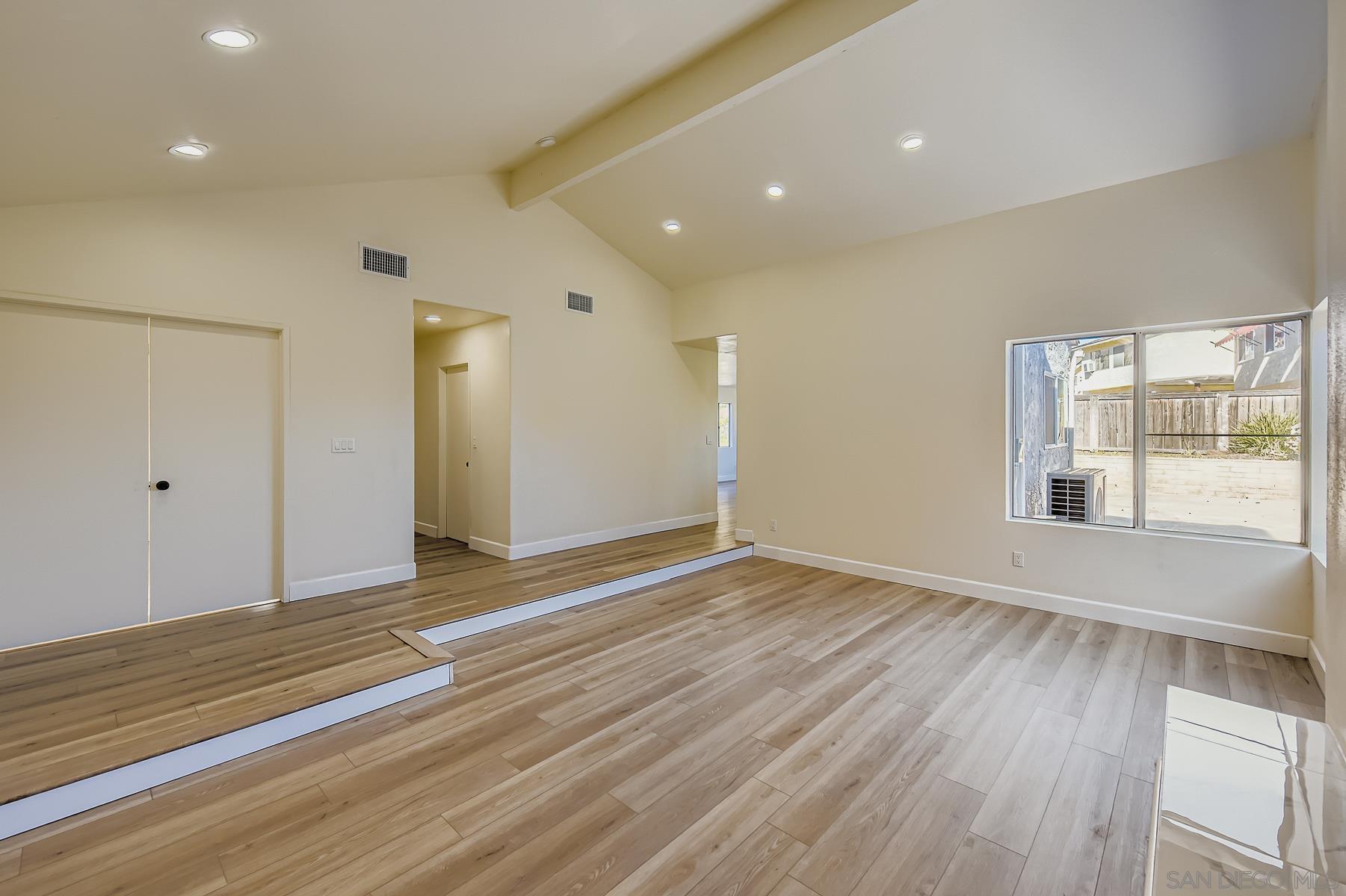 Detail Gallery Image 8 of 32 For 10386  La Duena Way, San Diego,  CA 92124 - 5 Beds | 2 Baths