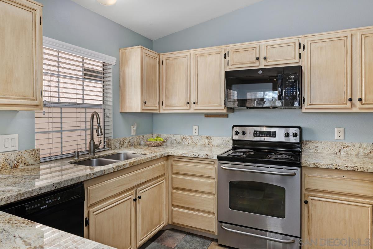 Detail Gallery Image 12 of 34 For 18557  Caminito Pasadero  #389,  San Diego,  CA 92128 - 3 Beds | 2 Baths