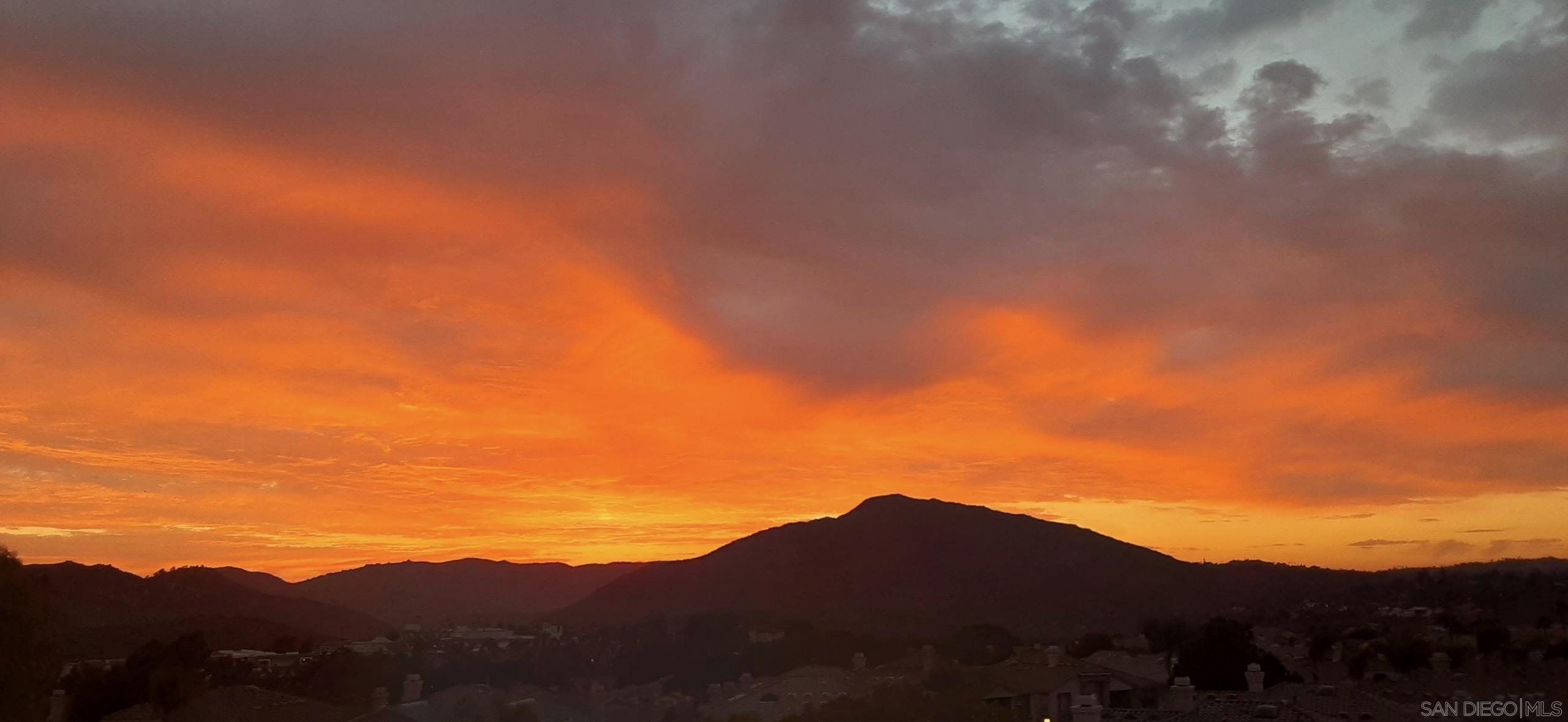 Detail Gallery Image 4 of 34 For 18557  Caminito Pasadero  #389,  San Diego,  CA 92128 - 3 Beds | 2 Baths