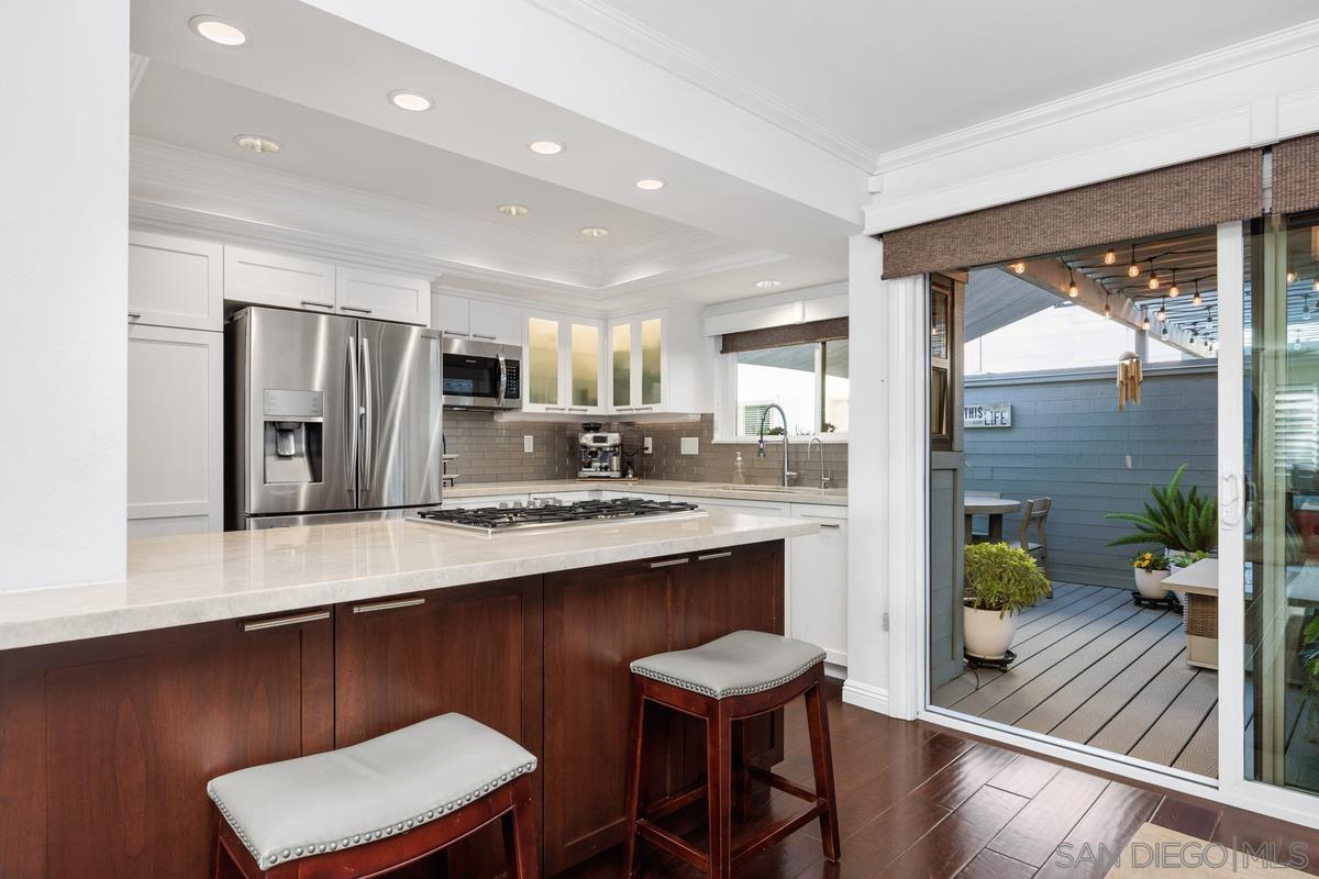 Detail Gallery Image 5 of 32 For 960  Intrepid Ct, Del Mar,  CA 92014 - 2 Beds | 2/1 Baths