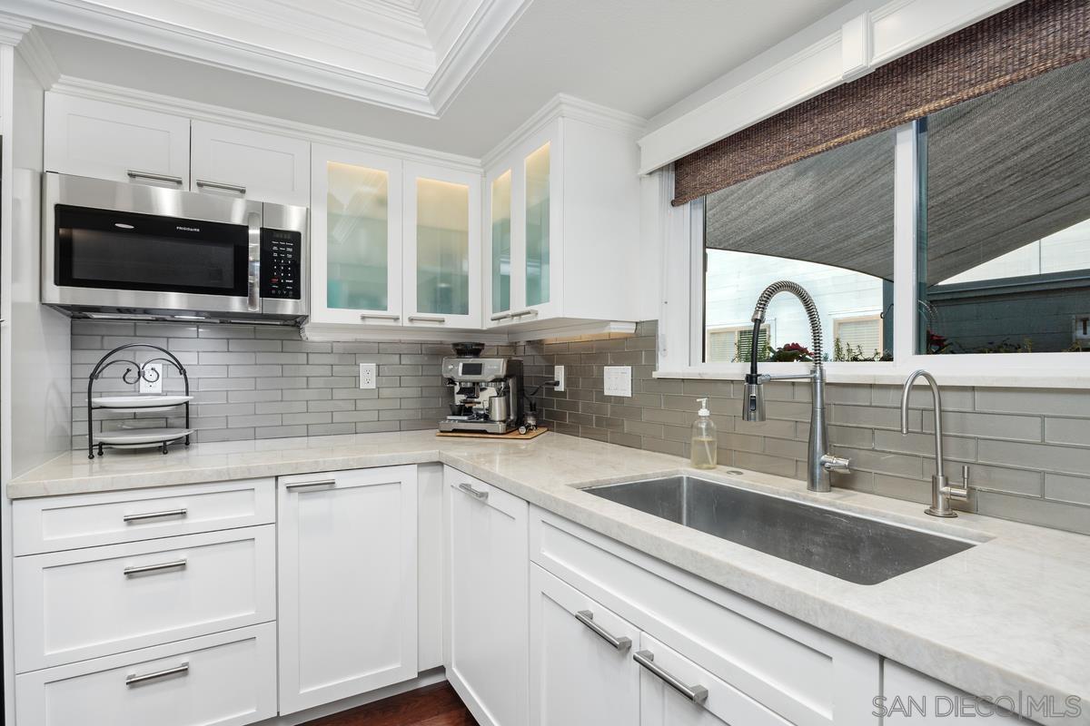 Detail Gallery Image 6 of 32 For 960  Intrepid Ct, Del Mar,  CA 92014 - 2 Beds | 2/1 Baths