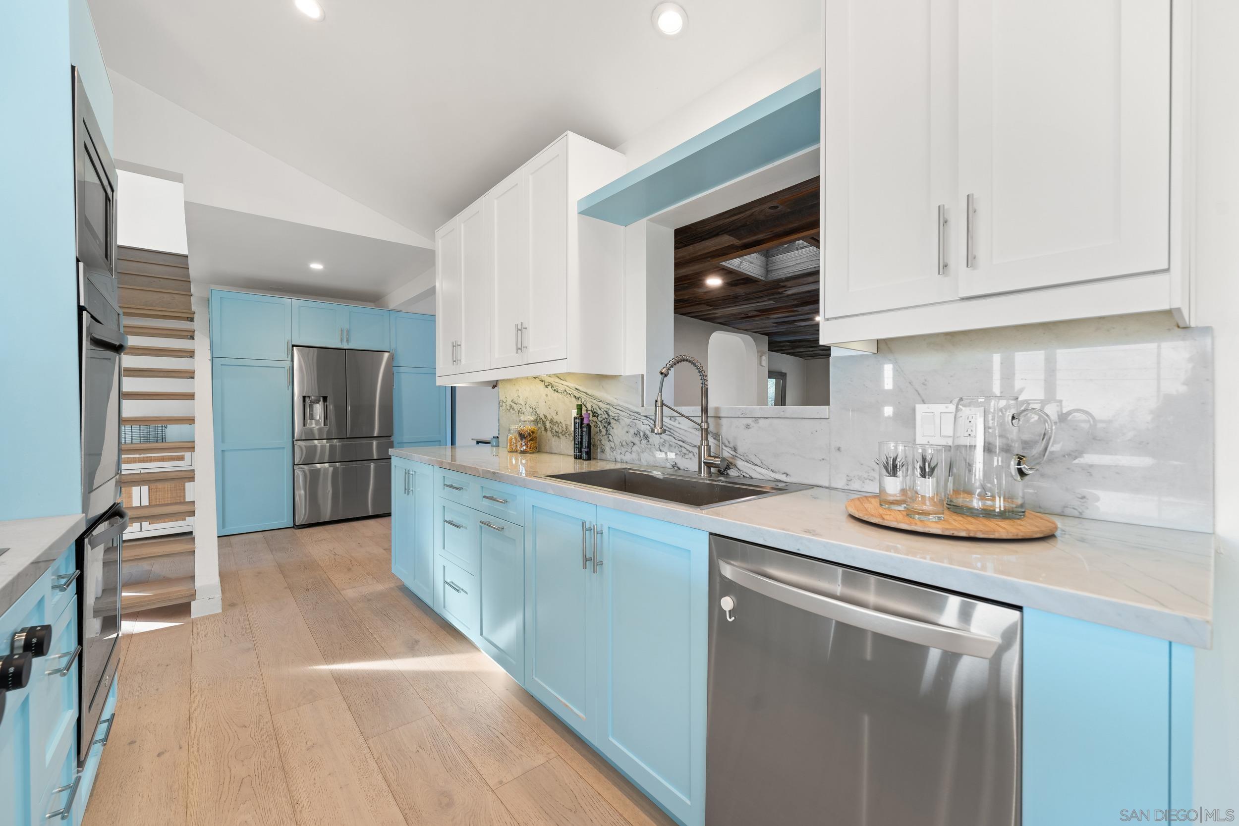 Detail Gallery Image 17 of 53 For 3306  Donna Dr, Carlsbad,  CA 92008 - 4 Beds | 4 Baths