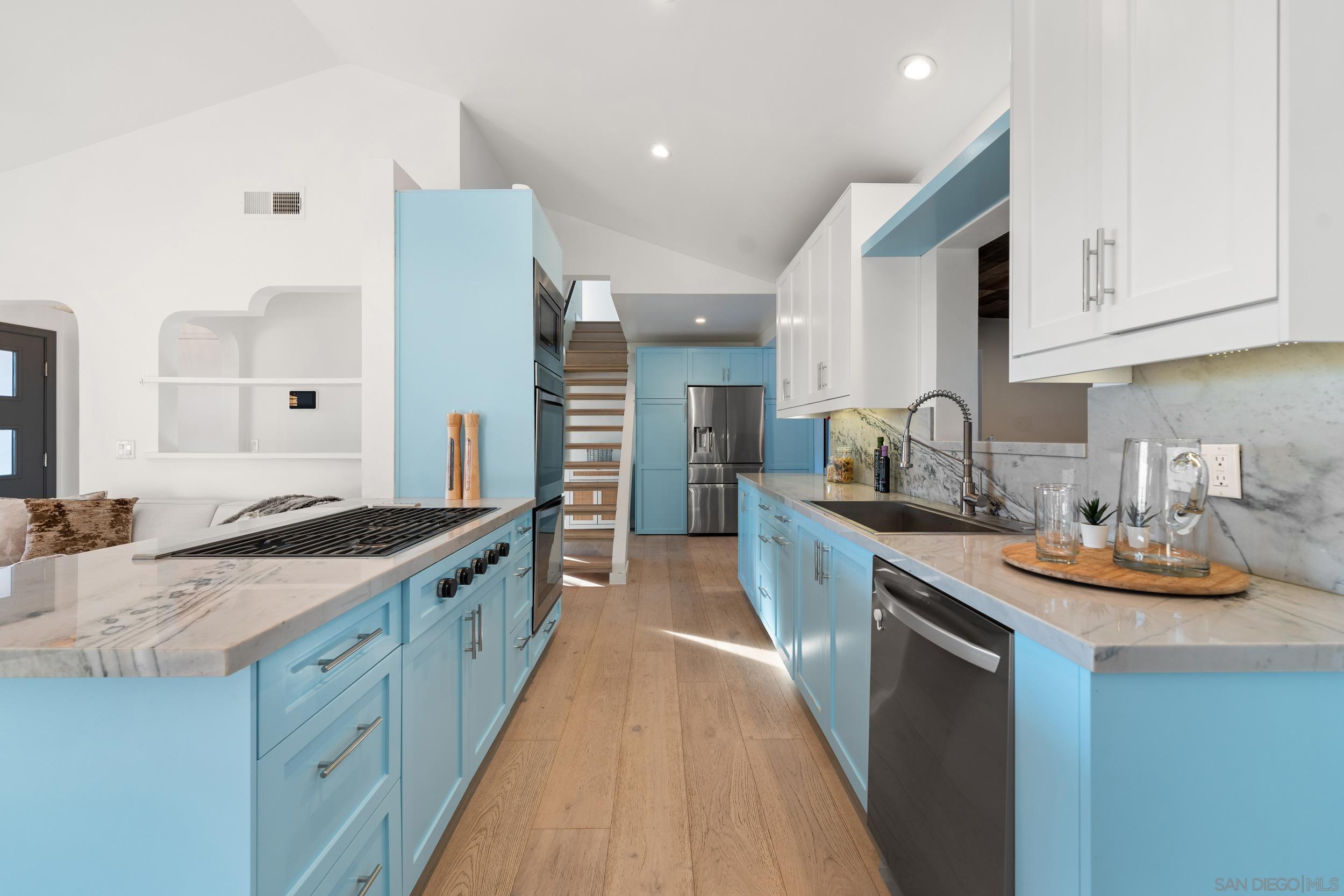 Detail Gallery Image 18 of 53 For 3306  Donna Dr, Carlsbad,  CA 92008 - 4 Beds | 4 Baths