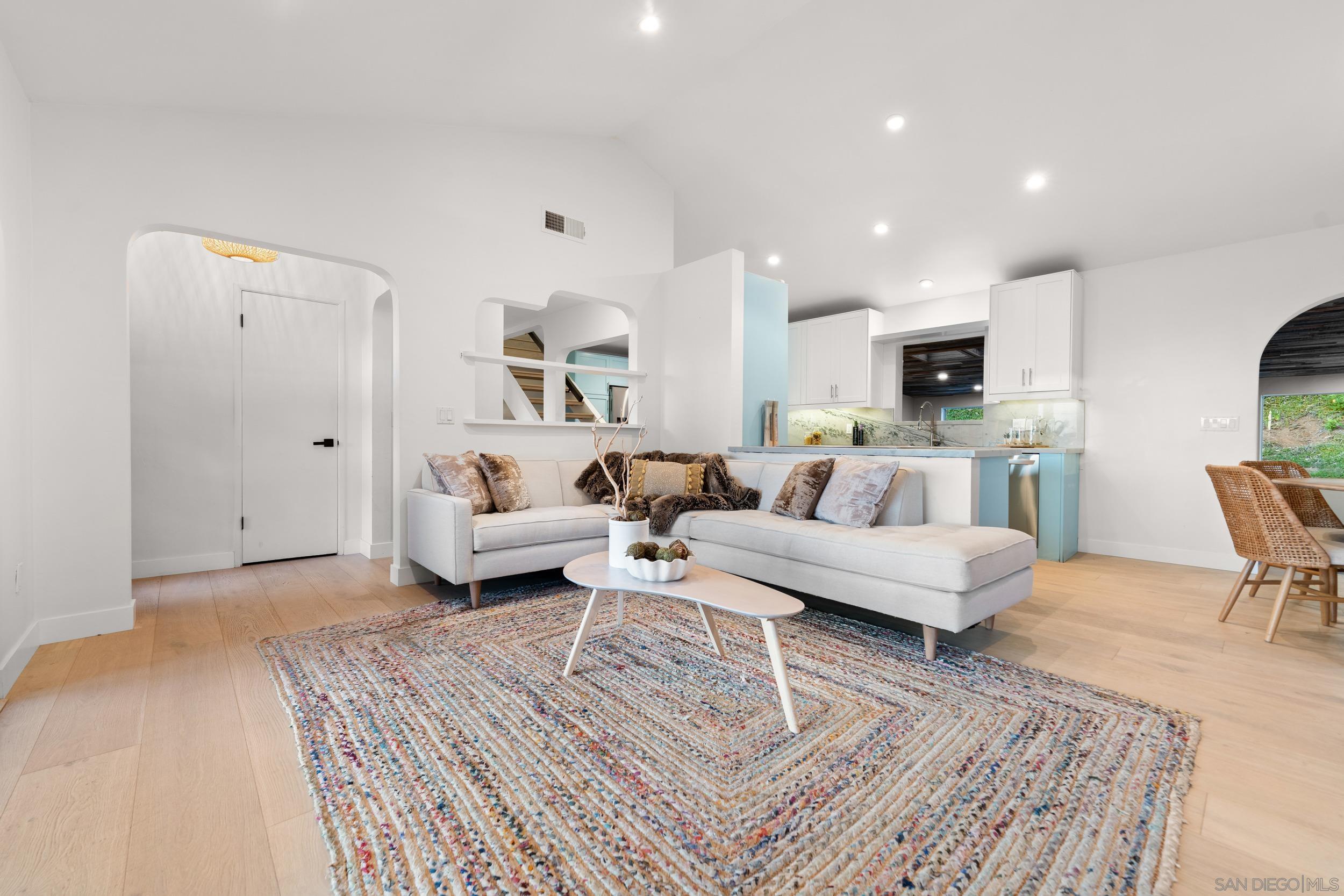 Detail Gallery Image 3 of 53 For 3306  Donna Dr, Carlsbad,  CA 92008 - 4 Beds | 4 Baths