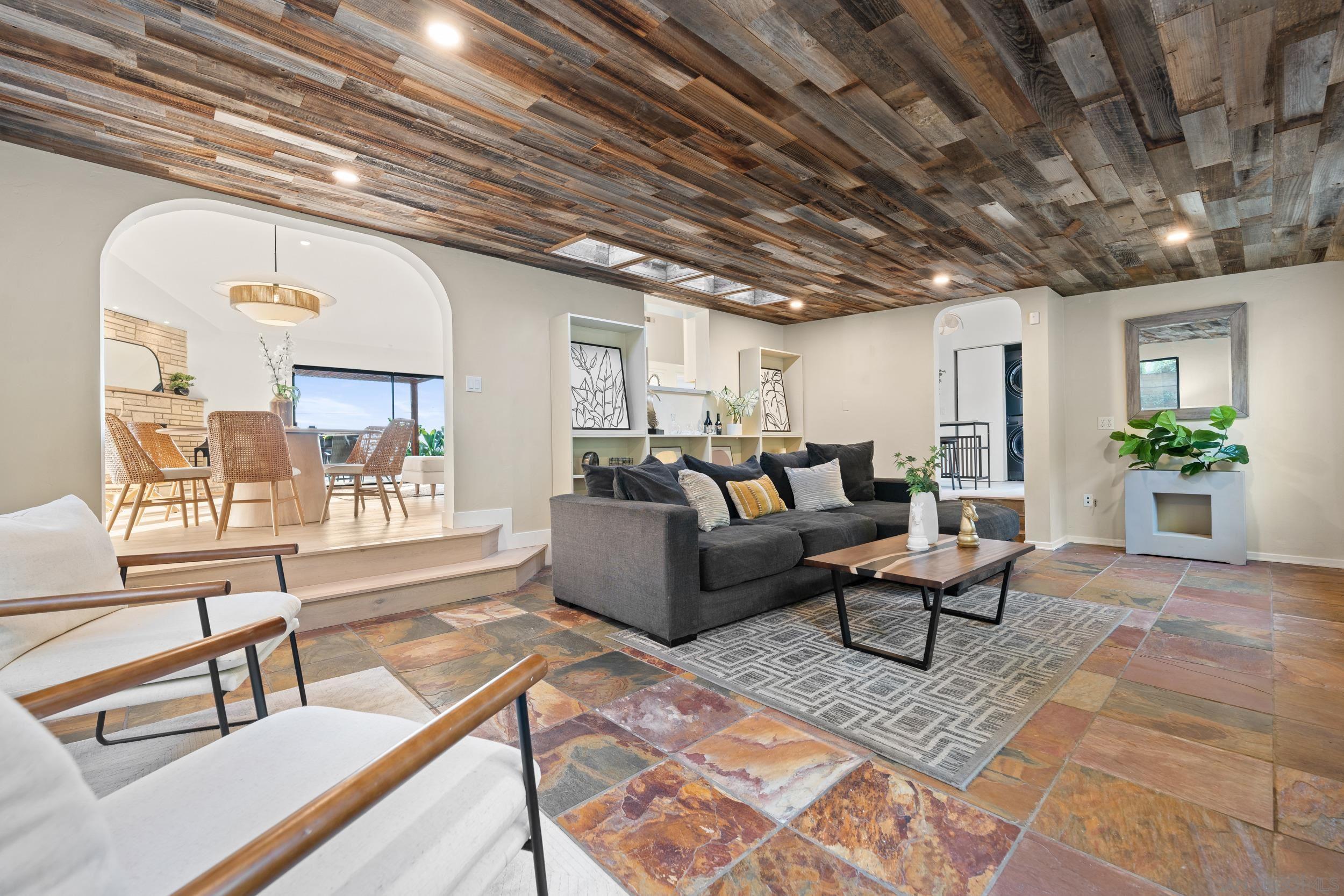 Detail Gallery Image 21 of 53 For 3306  Donna Dr, Carlsbad,  CA 92008 - 4 Beds | 4 Baths