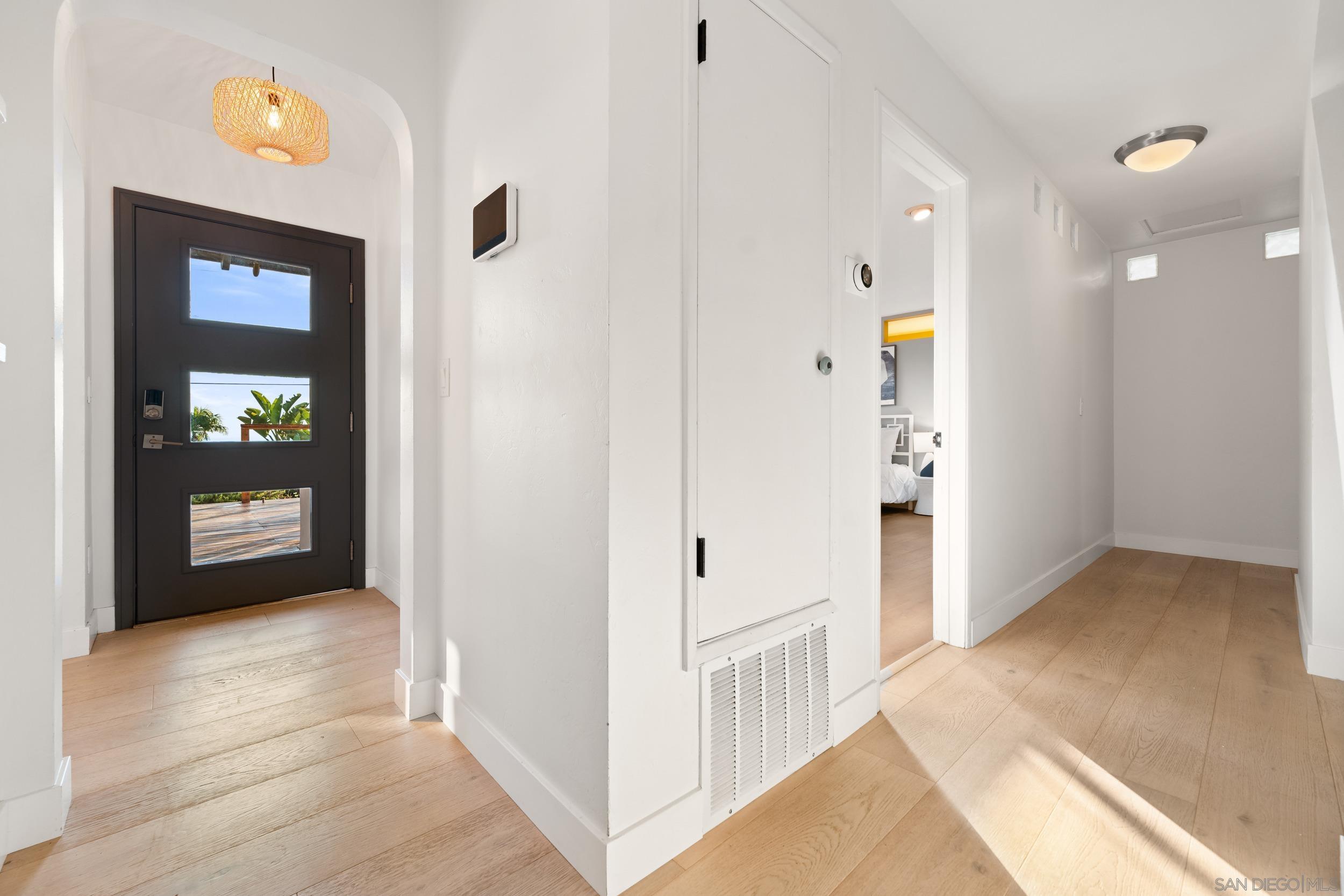 Detail Gallery Image 9 of 53 For 3306  Donna Dr, Carlsbad,  CA 92008 - 4 Beds | 4 Baths