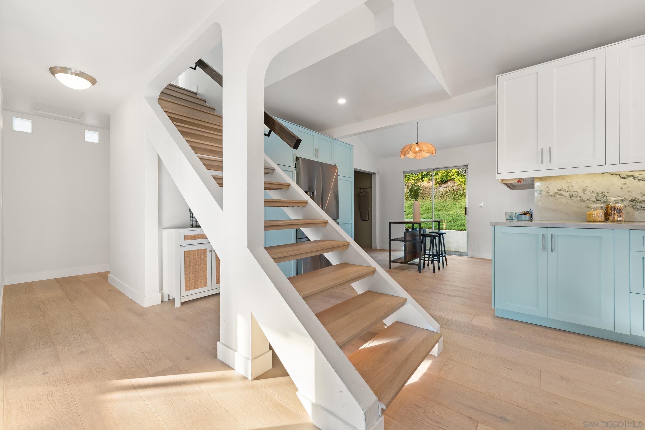 Detail Gallery Image 10 of 53 For 3306  Donna Dr, Carlsbad,  CA 92008 - 4 Beds | 4 Baths