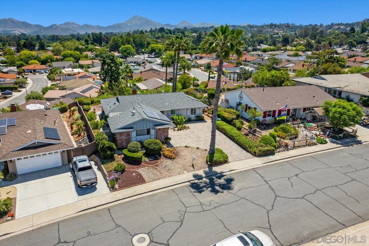 Detail Gallery Image 2 of 36 For 16413  Roca Dr, San Diego,  CA 92128 - 2 Beds | 2 Baths