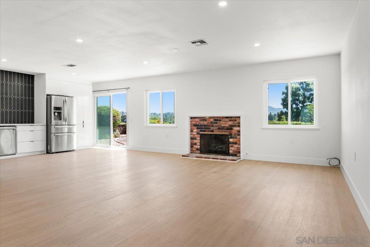 Detail Gallery Image 14 of 36 For 16413  Roca Dr, San Diego,  CA 92128 - 2 Beds | 2 Baths