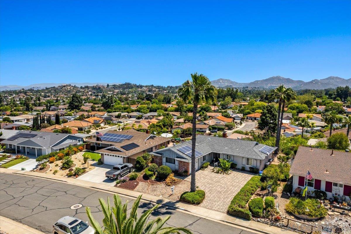 Detail Gallery Image 3 of 36 For 16413  Roca Dr, San Diego,  CA 92128 - 2 Beds | 2 Baths