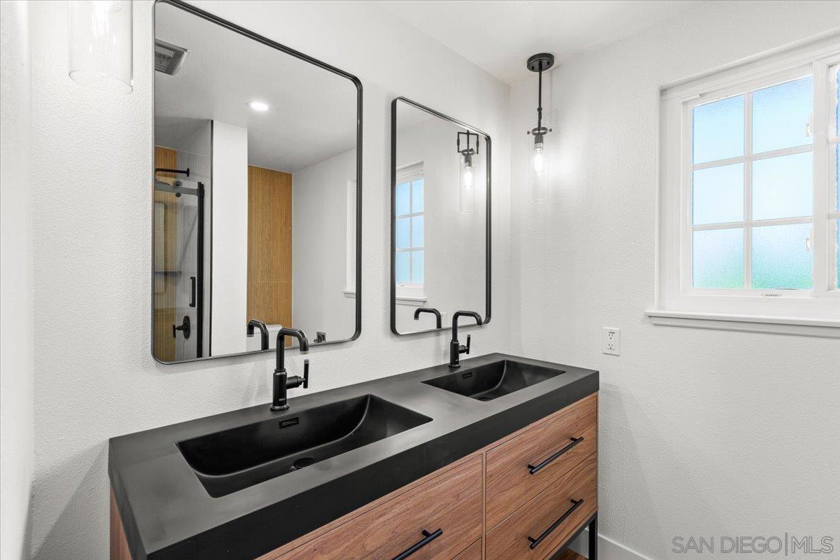 Detail Gallery Image 23 of 36 For 16413  Roca Dr, San Diego,  CA 92128 - 2 Beds | 2 Baths