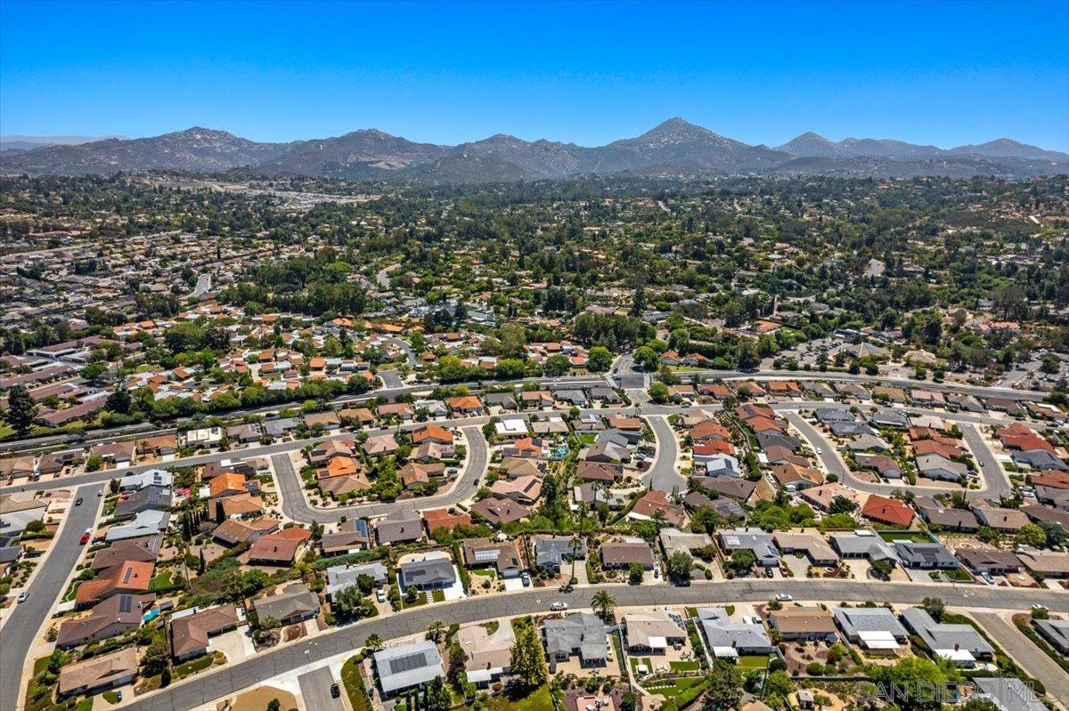 Detail Gallery Image 27 of 36 For 16413  Roca Dr, San Diego,  CA 92128 - 2 Beds | 2 Baths