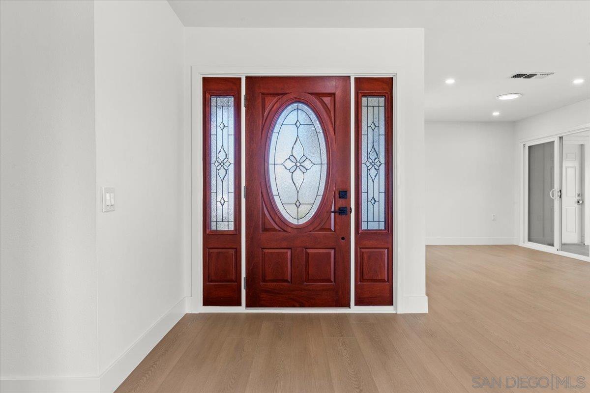 Detail Gallery Image 8 of 36 For 16413  Roca Dr, San Diego,  CA 92128 - 2 Beds | 2 Baths