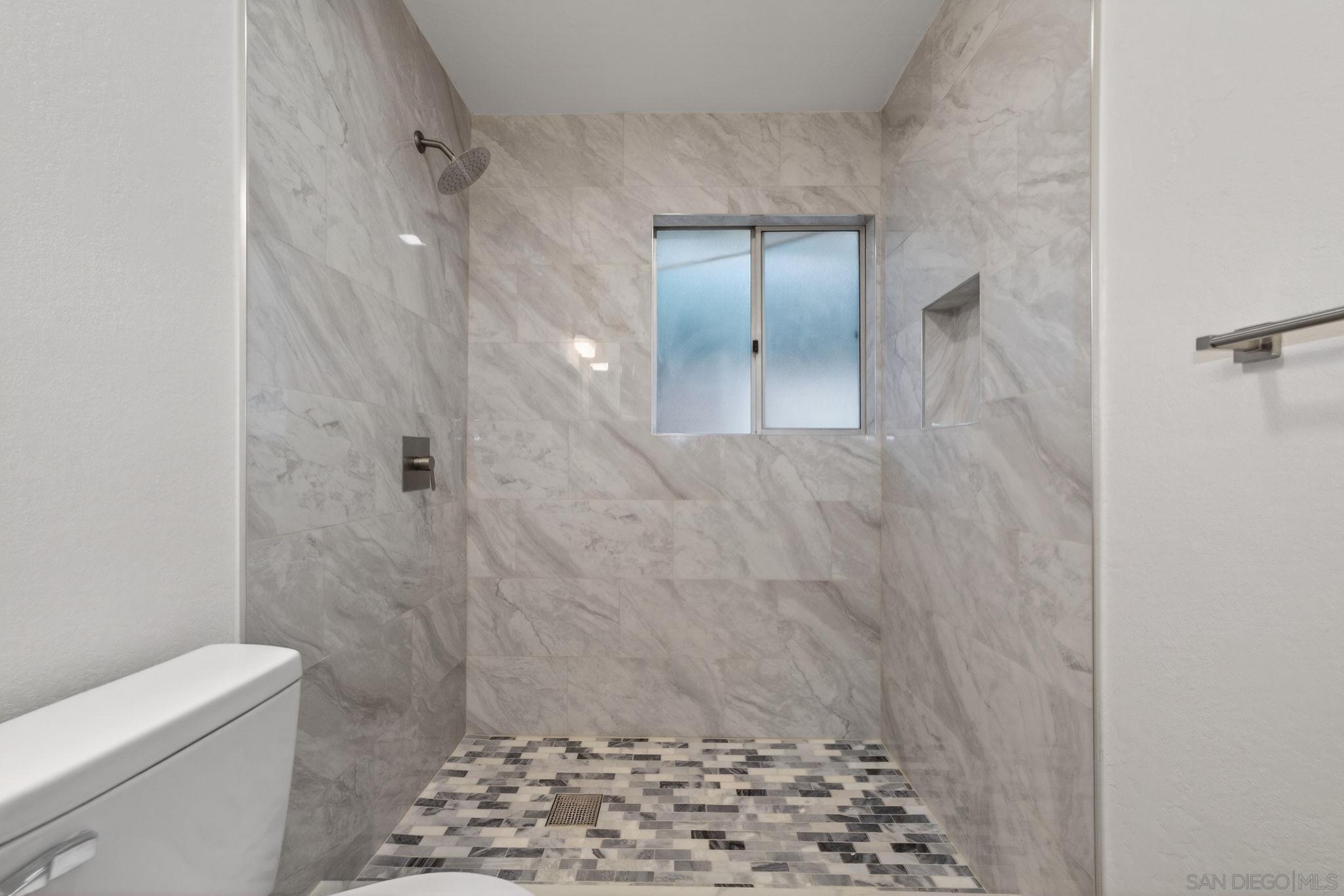 Detail Gallery Image 14 of 46 For 631-633  Hillside Terrace, Vista,  CA 92084 - – Beds | – Baths