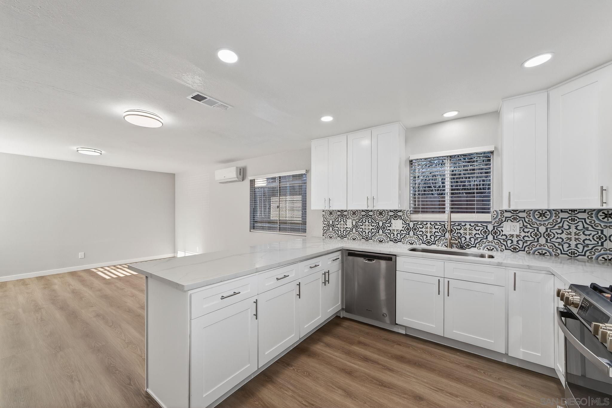 Detail Gallery Image 9 of 46 For 631-633  Hillside Terrace, Vista,  CA 92084 - – Beds | – Baths