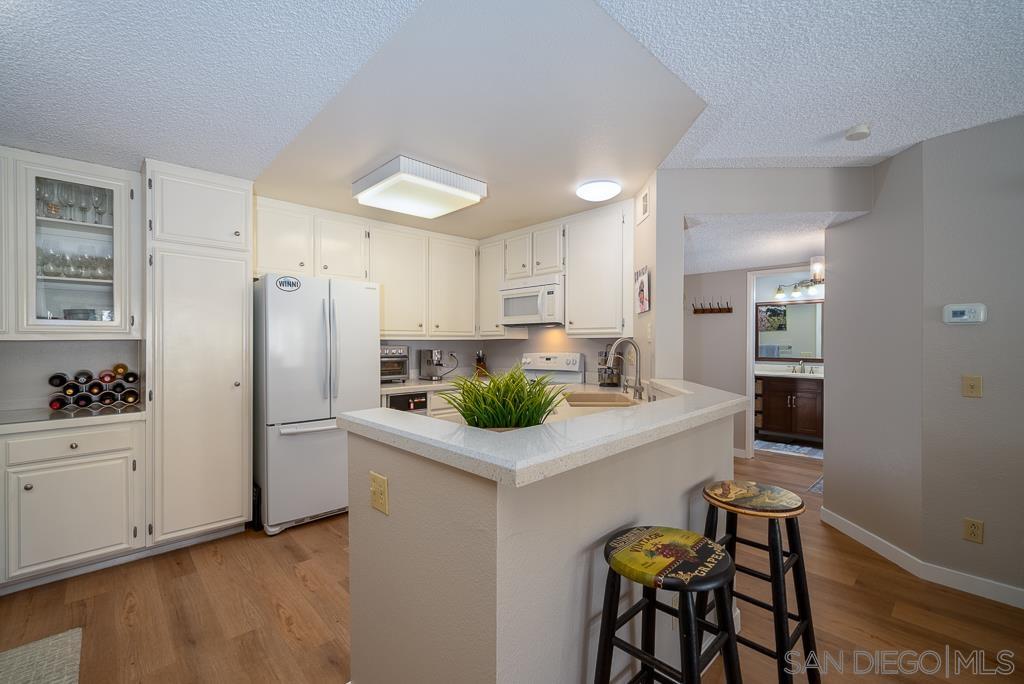 Detail Gallery Image 9 of 57 For 17617  Pomerado Rd  215, San Diego,  CA 92128 - 2 Beds | 2 Baths