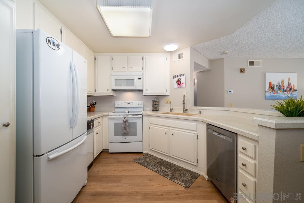 Detail Gallery Image 10 of 57 For 17617  Pomerado Rd  215, San Diego,  CA 92128 - 2 Beds | 2 Baths