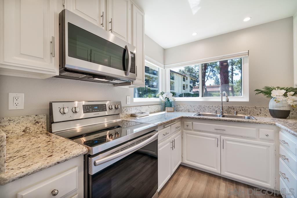 Detail Gallery Image 11 of 61 For 17637  Pomerado Rd  123, San Diego,  CA 92128 - 2 Beds | 2 Baths