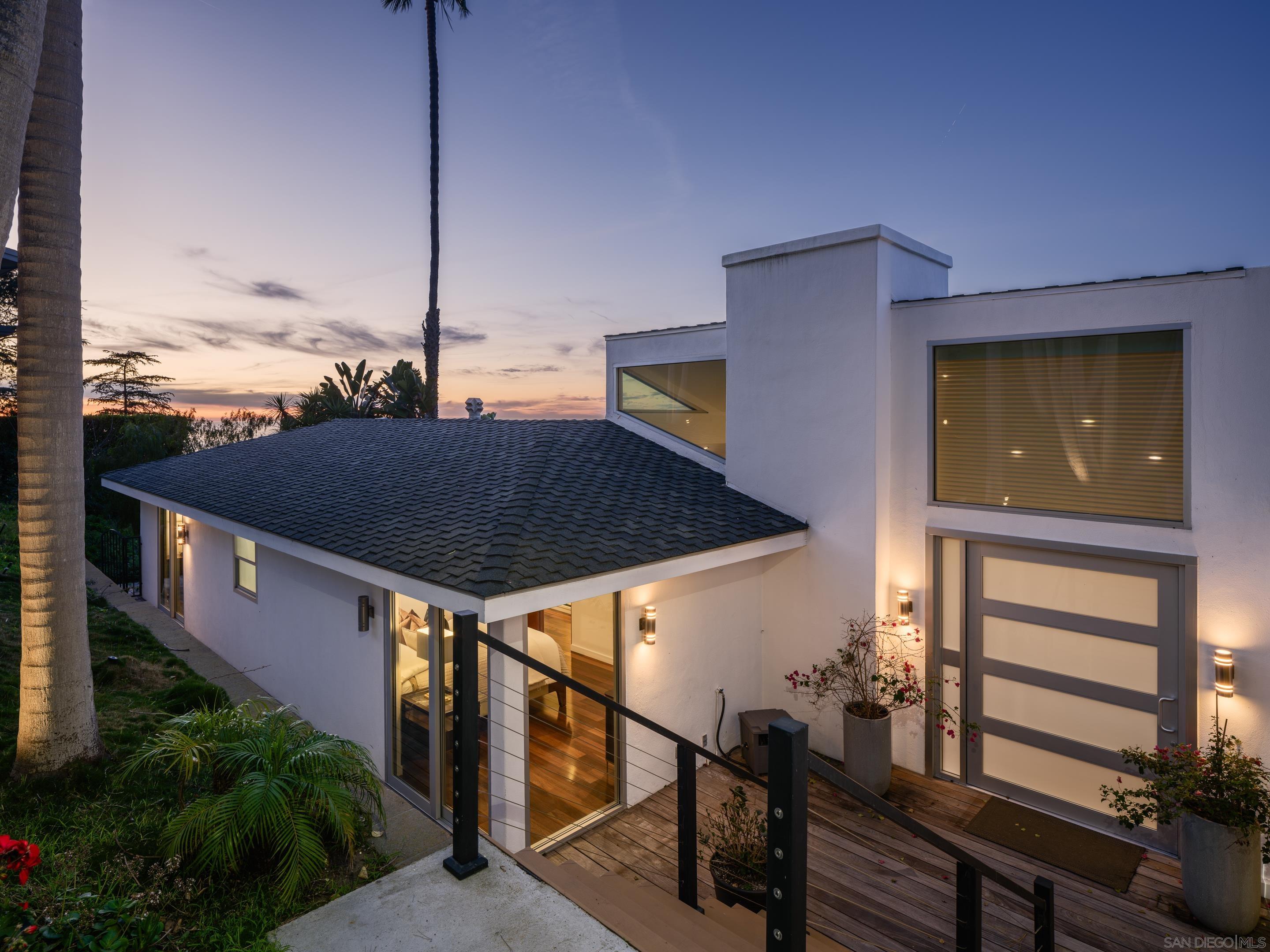 Detail Gallery Image 12 of 36 For 1642  Valdes Dr., La Jolla,  CA 92037 - 5 Beds | 5 Baths