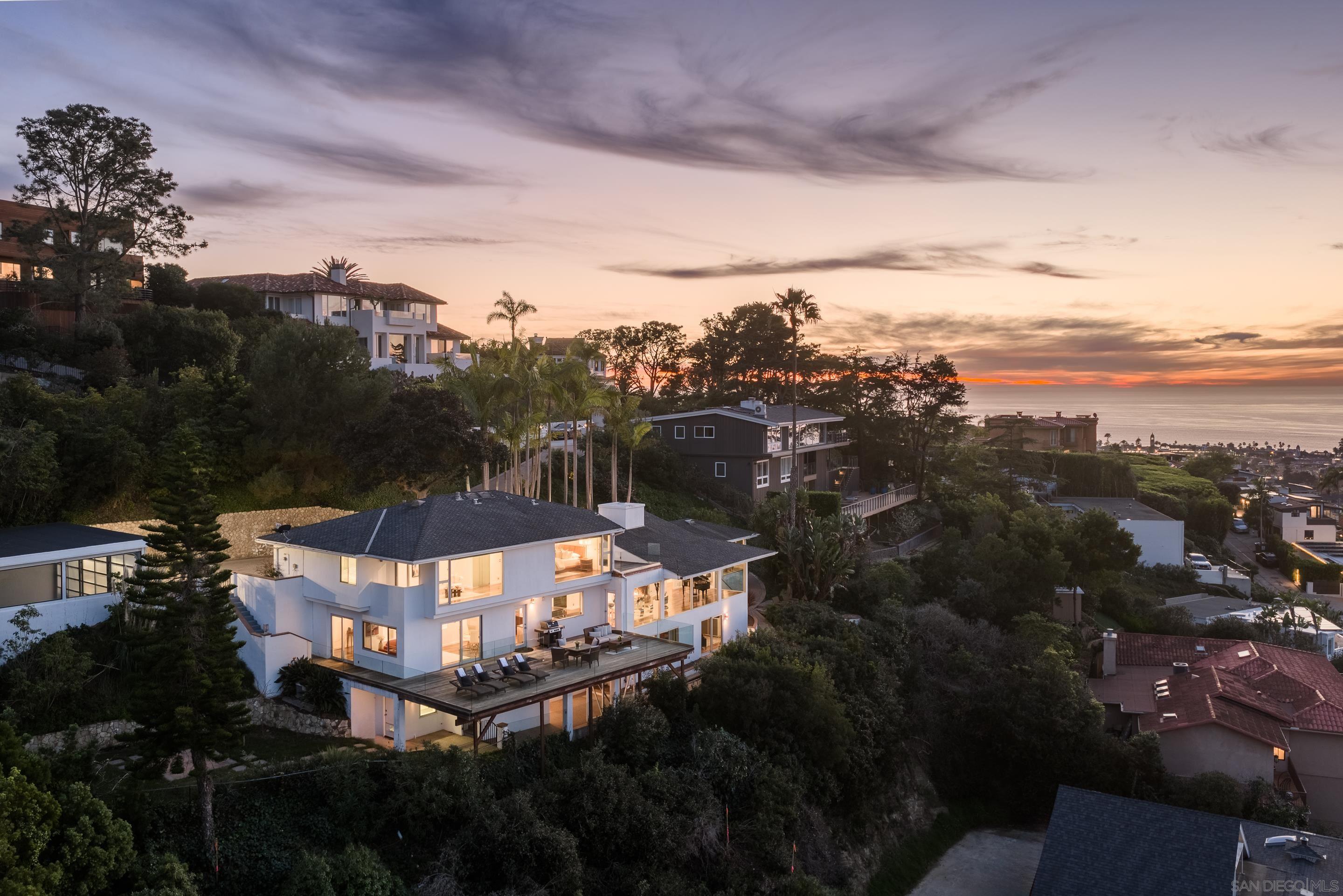 Detail Gallery Image 14 of 36 For 1642  Valdes Dr., La Jolla,  CA 92037 - 5 Beds | 5 Baths