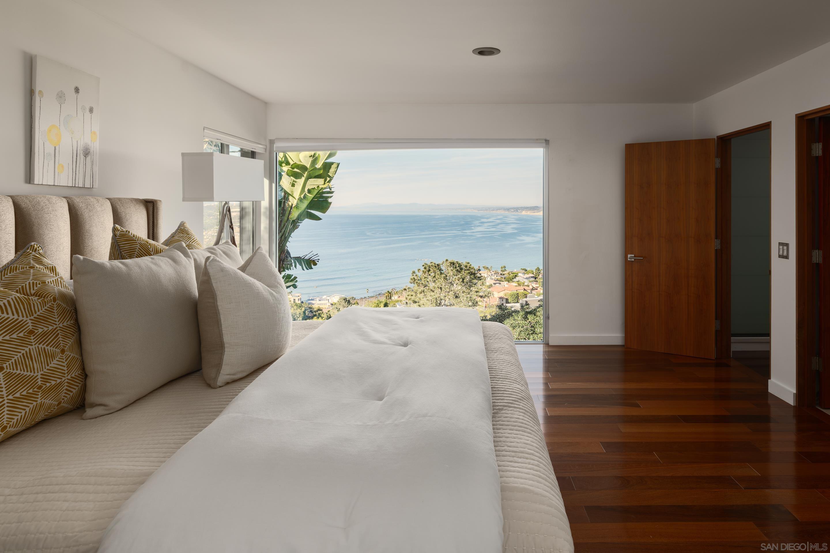 Detail Gallery Image 20 of 36 For 1642  Valdes Dr., La Jolla,  CA 92037 - 5 Beds | 5 Baths