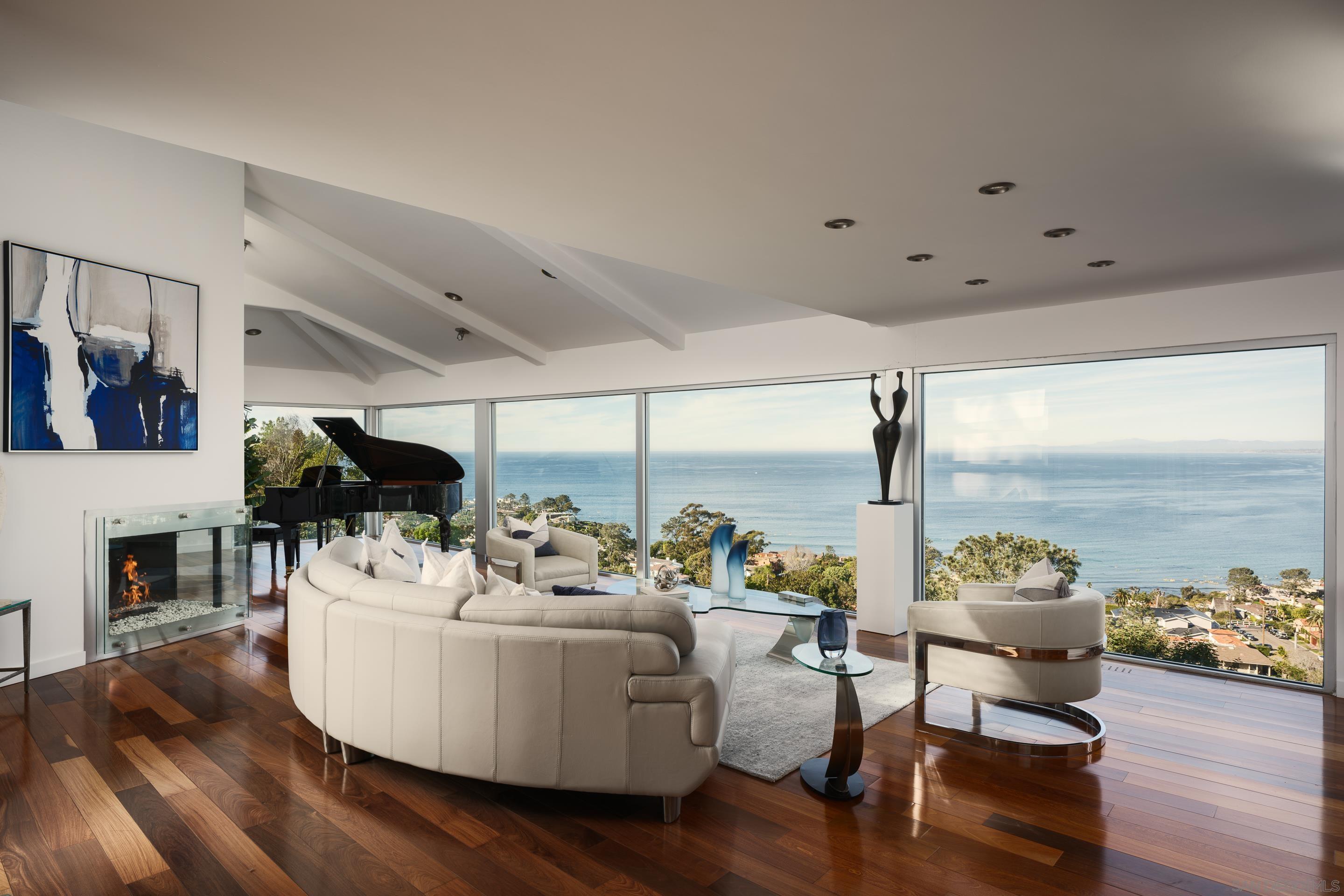 Detail Gallery Image 3 of 36 For 1642  Valdes Dr., La Jolla,  CA 92037 - 5 Beds | 5 Baths