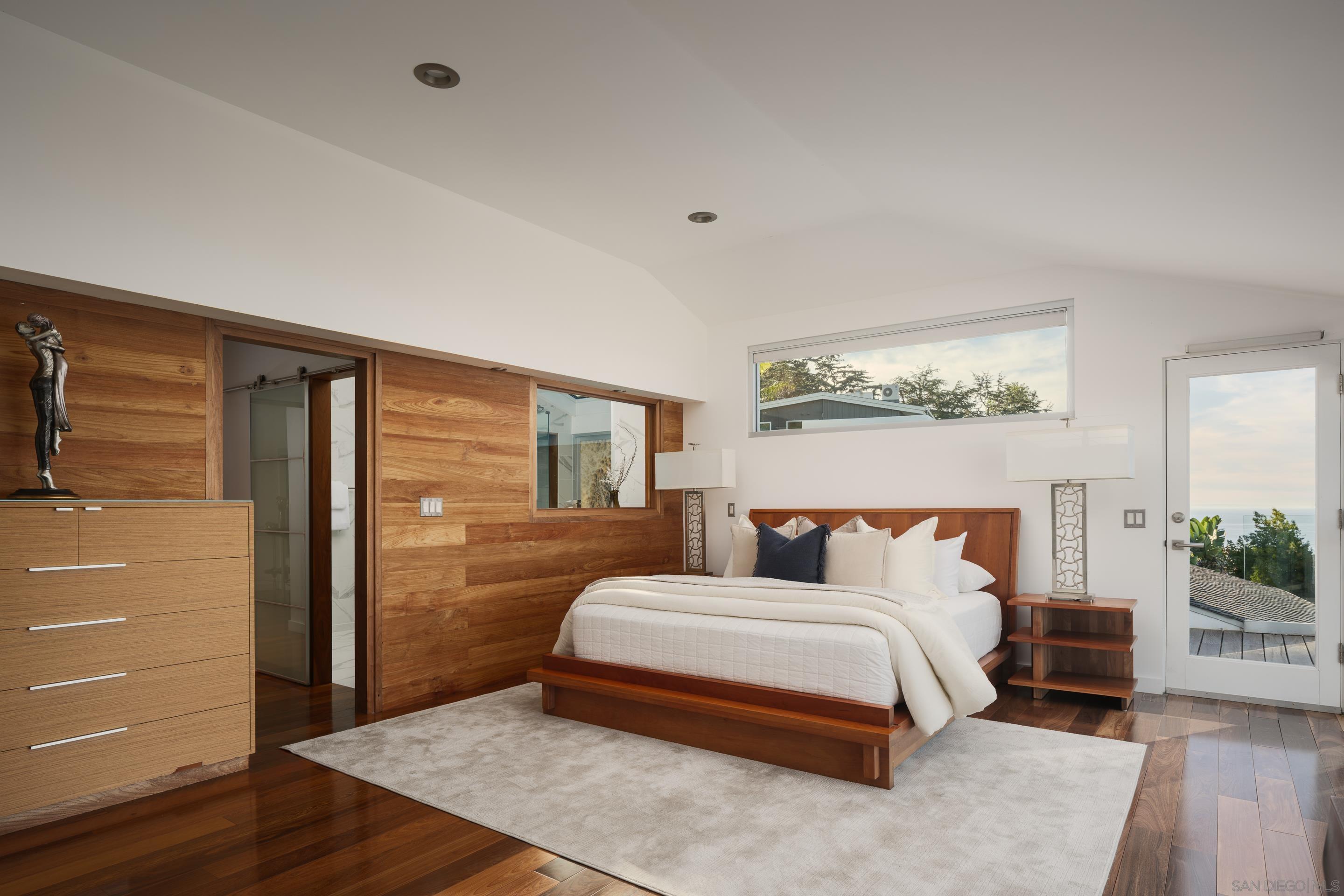 Detail Gallery Image 21 of 36 For 1642  Valdes Dr., La Jolla,  CA 92037 - 5 Beds | 5 Baths