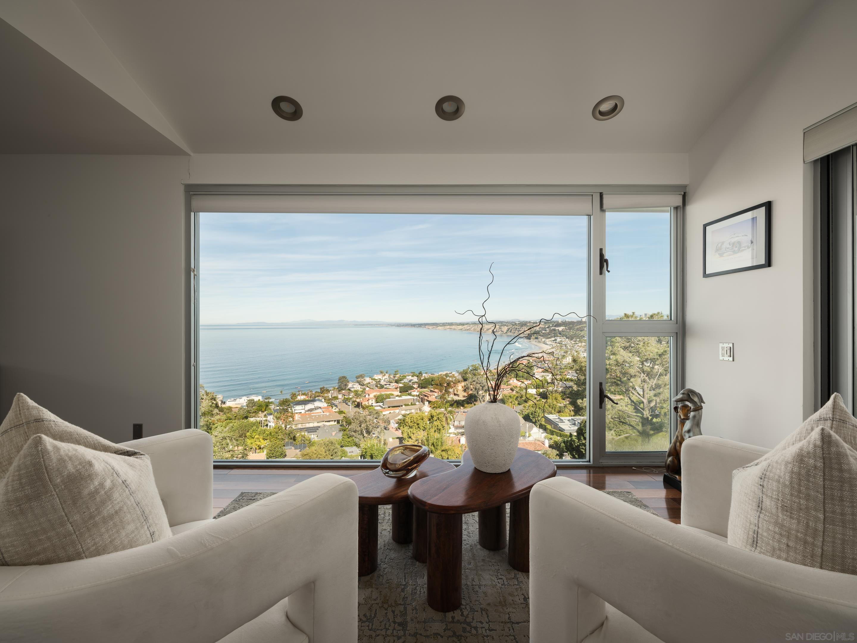 Detail Gallery Image 22 of 36 For 1642  Valdes Dr., La Jolla,  CA 92037 - 5 Beds | 5 Baths