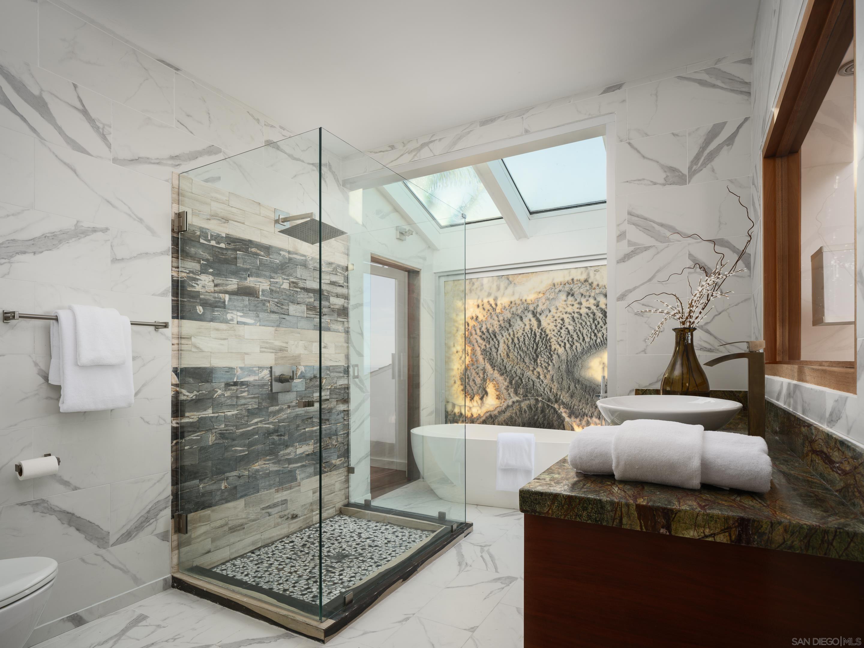 Detail Gallery Image 24 of 36 For 1642  Valdes Dr., La Jolla,  CA 92037 - 5 Beds | 5 Baths