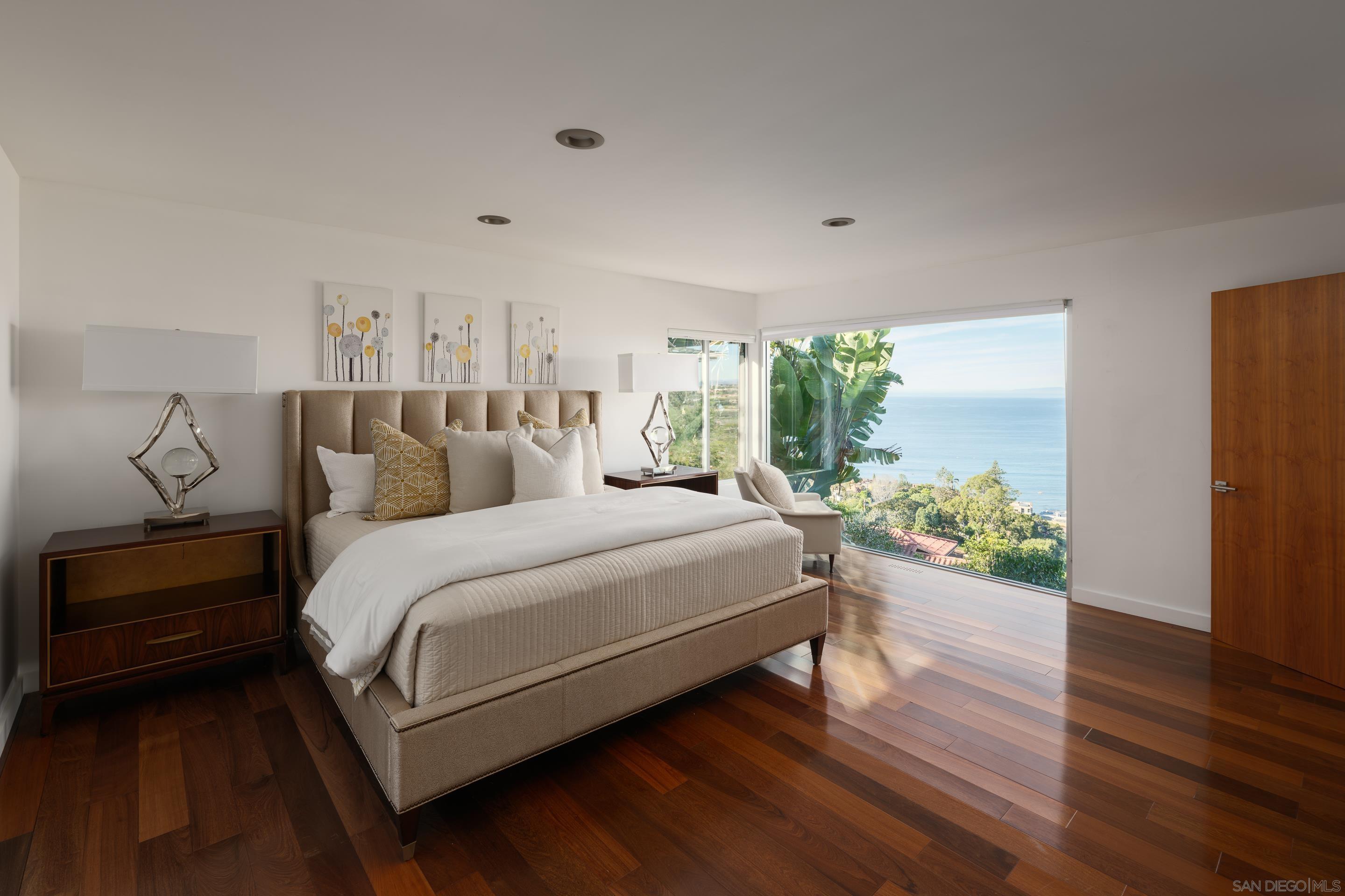 Detail Gallery Image 25 of 36 For 1642  Valdes Dr., La Jolla,  CA 92037 - 5 Beds | 5 Baths