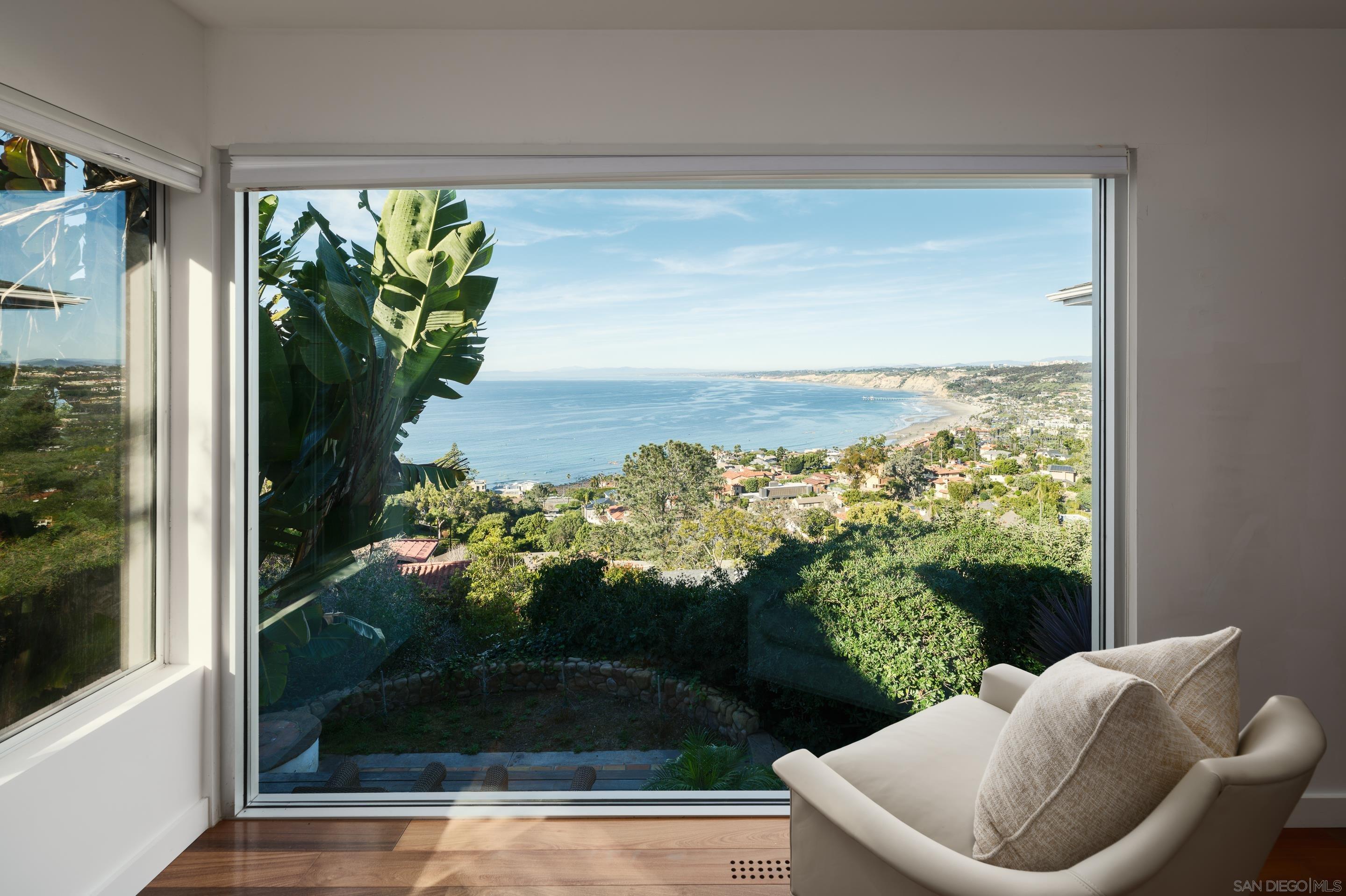 Detail Gallery Image 26 of 36 For 1642  Valdes Dr., La Jolla,  CA 92037 - 5 Beds | 5 Baths