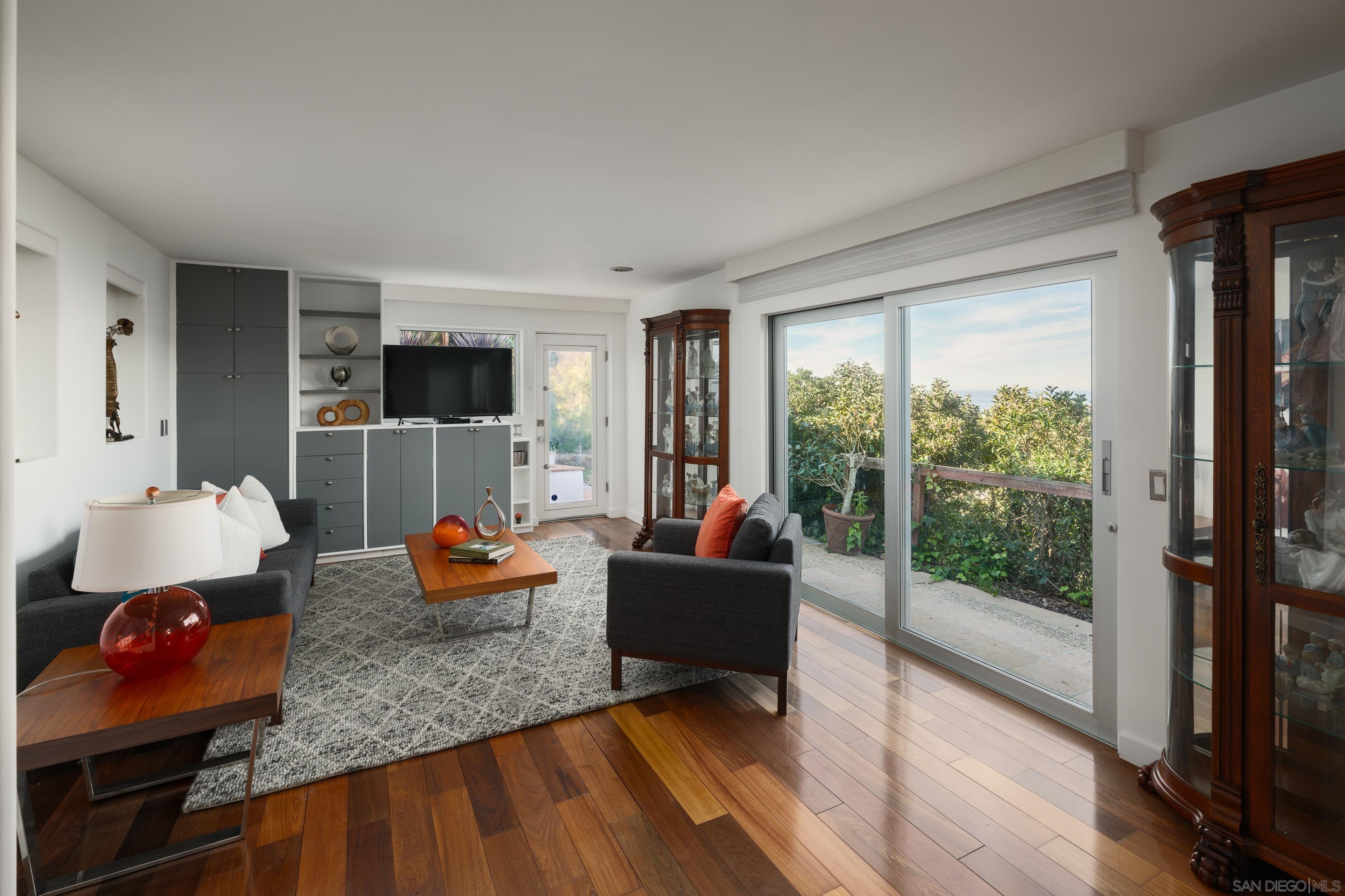 Detail Gallery Image 28 of 36 For 1642  Valdes Dr., La Jolla,  CA 92037 - 5 Beds | 5 Baths