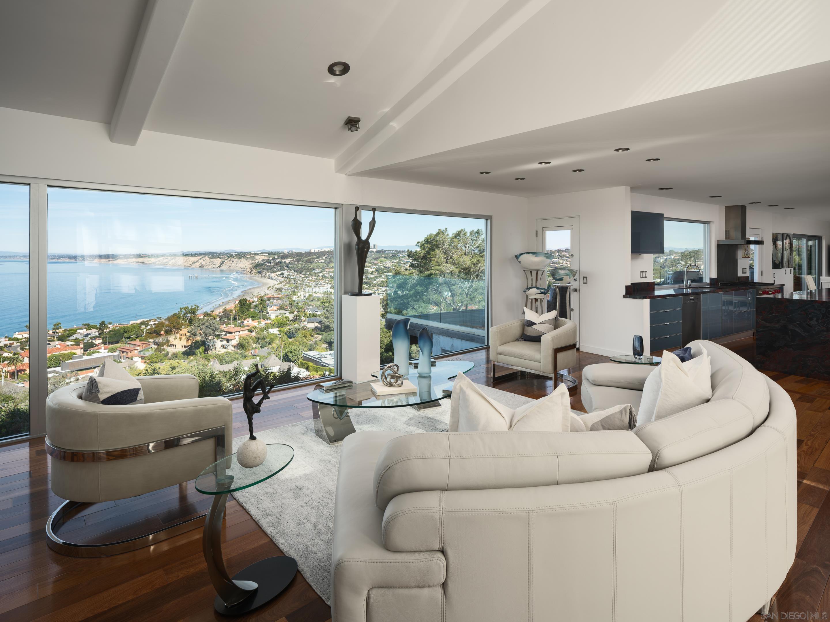 Detail Gallery Image 4 of 36 For 1642  Valdes Dr., La Jolla,  CA 92037 - 5 Beds | 5 Baths