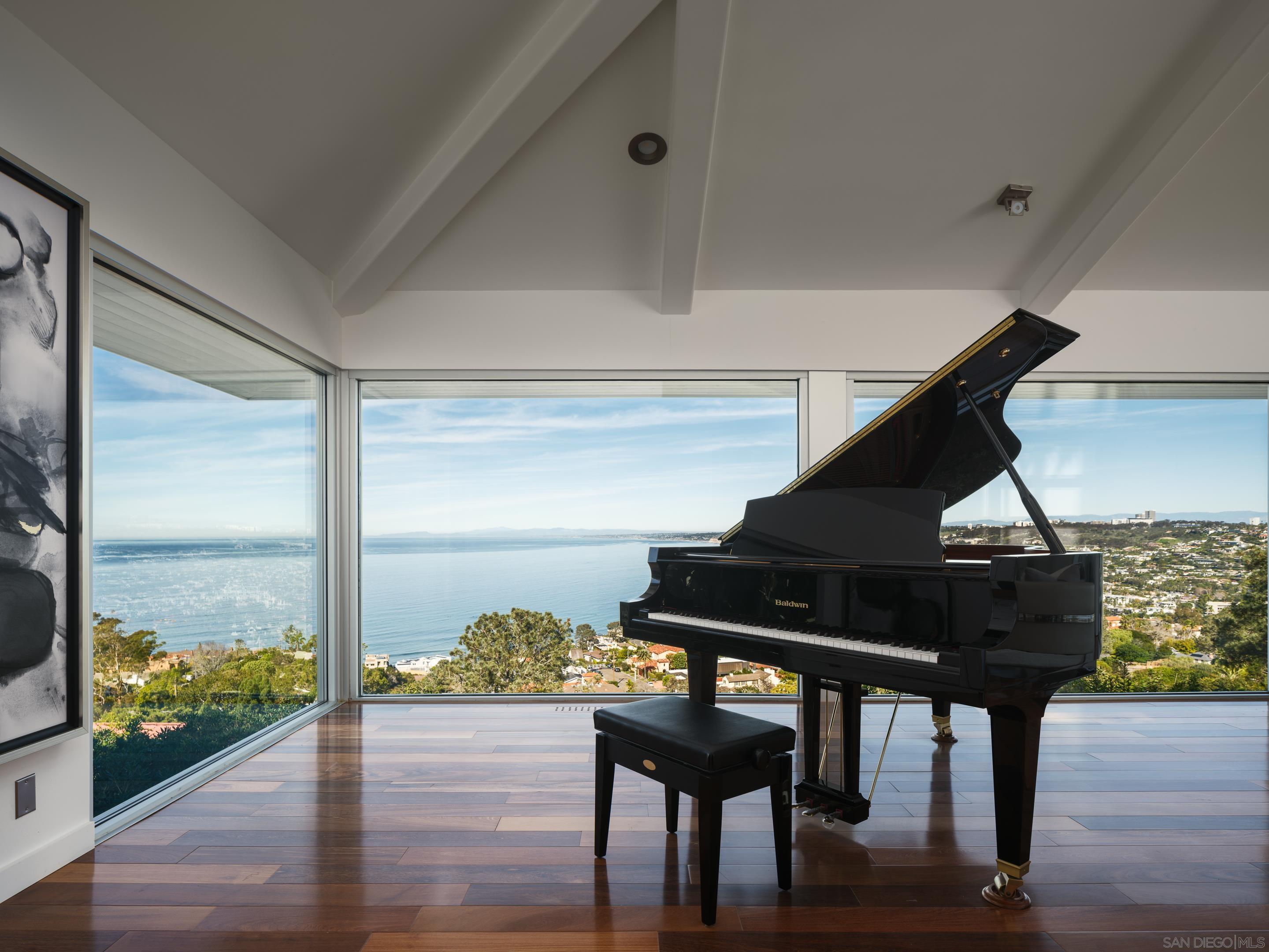 Detail Gallery Image 7 of 36 For 1642  Valdes Dr., La Jolla,  CA 92037 - 5 Beds | 5 Baths