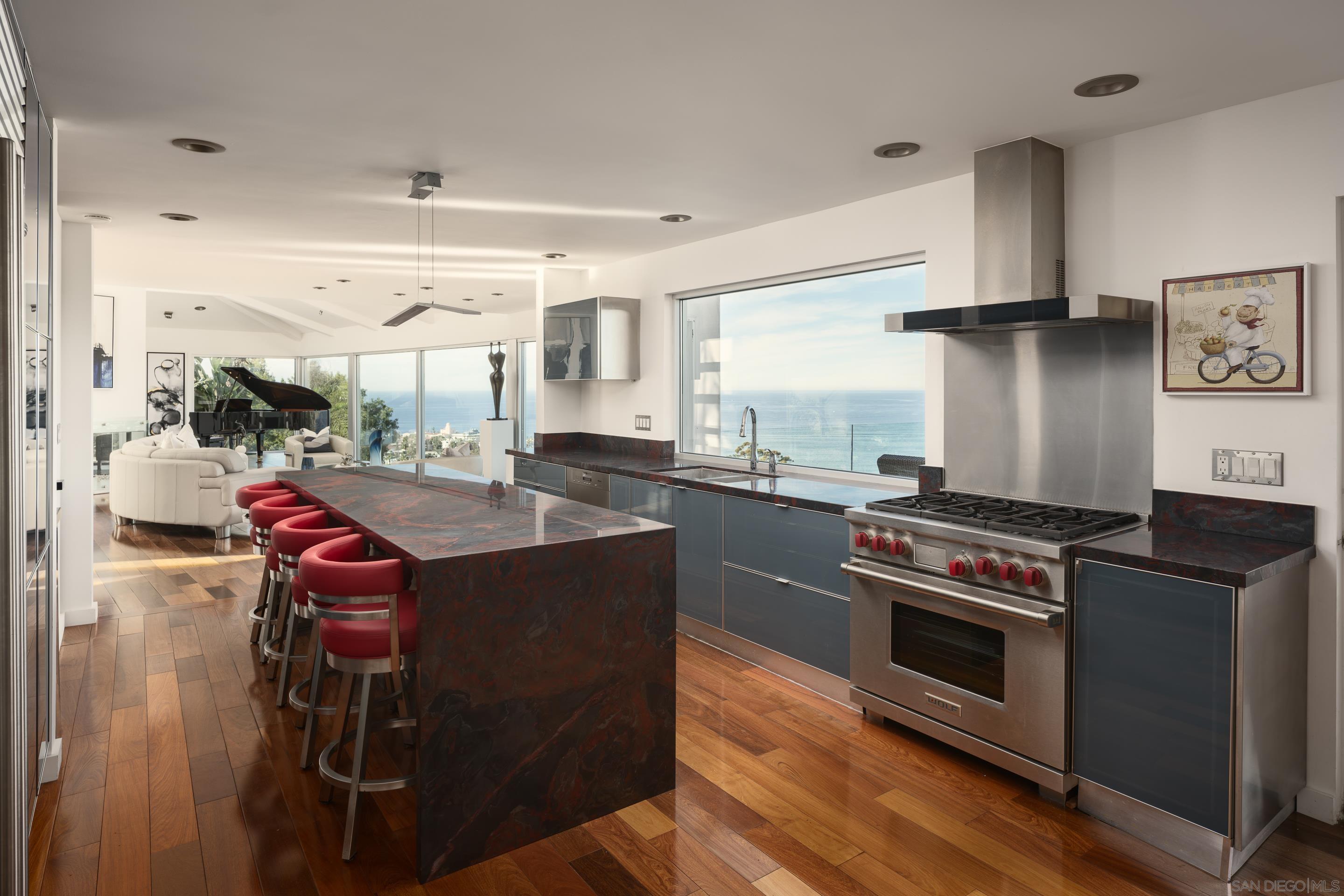 Detail Gallery Image 8 of 36 For 1642  Valdes Dr., La Jolla,  CA 92037 - 5 Beds | 5 Baths