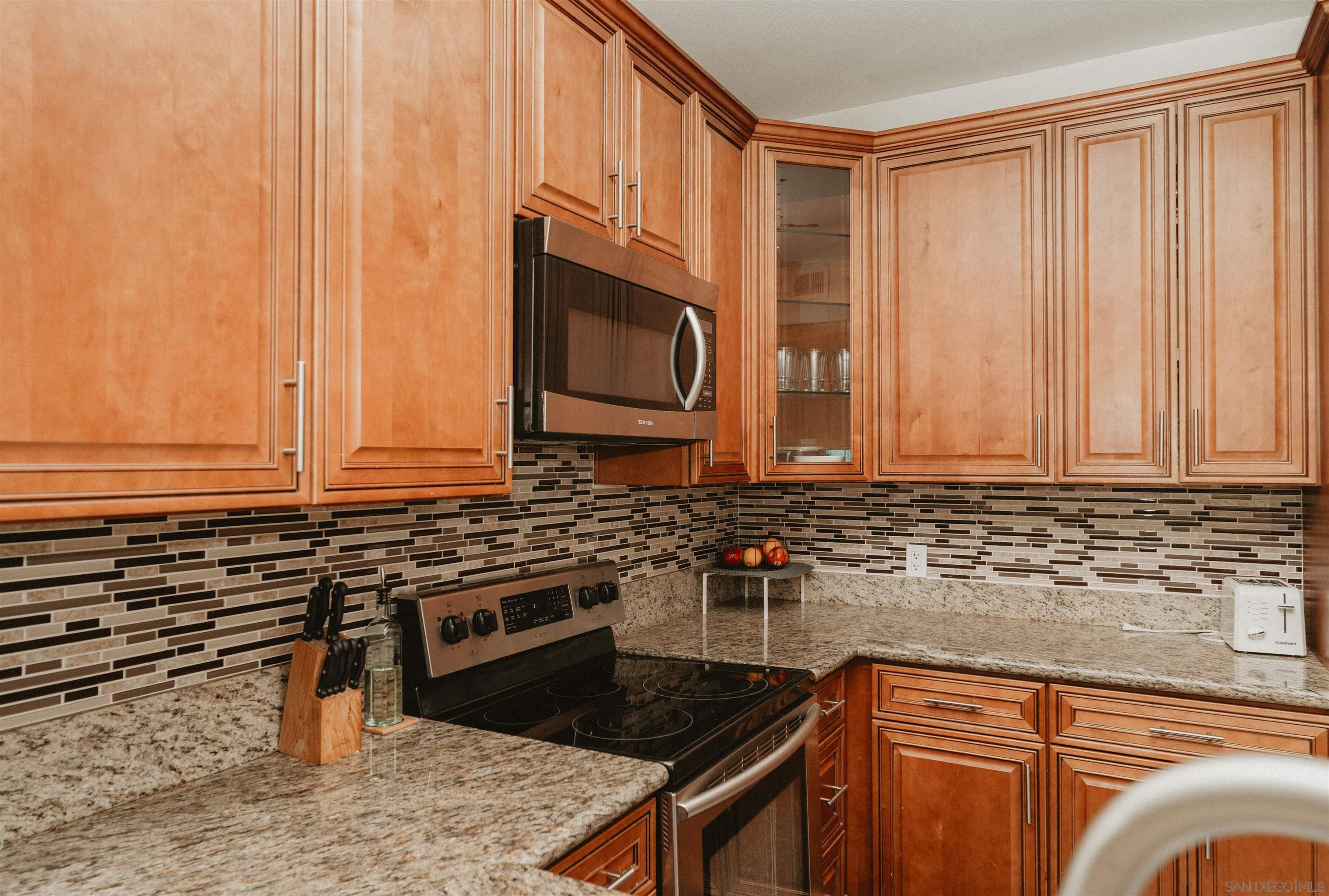 Detail Gallery Image 12 of 41 For 18638  Caminito Cantilena  #272,  San Diego,  CA 92128 - 3 Beds | 2 Baths