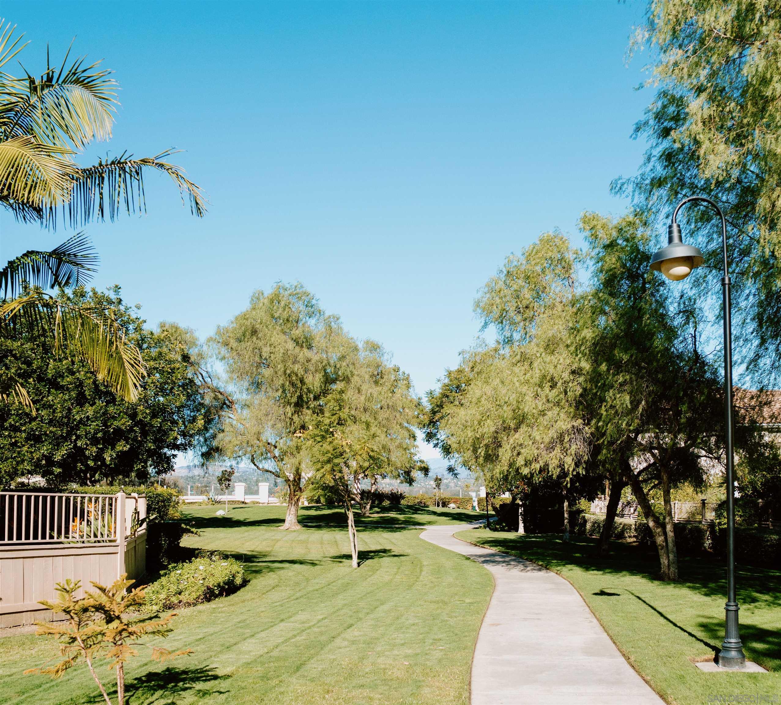 Detail Gallery Image 34 of 41 For 18638  Caminito Cantilena  #272,  San Diego,  CA 92128 - 3 Beds | 2 Baths