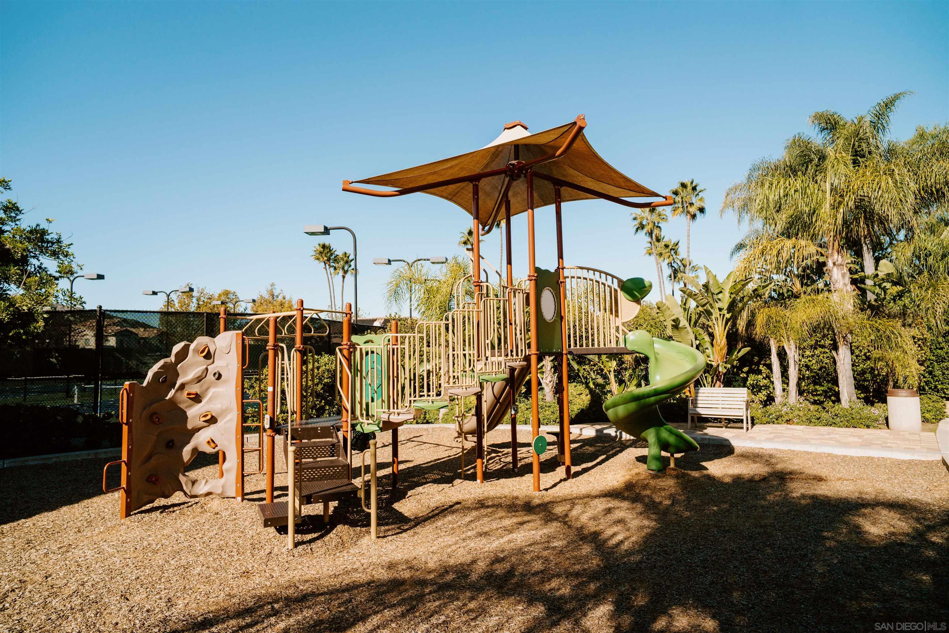 Detail Gallery Image 40 of 41 For 18638  Caminito Cantilena  #272,  San Diego,  CA 92128 - 3 Beds | 2 Baths