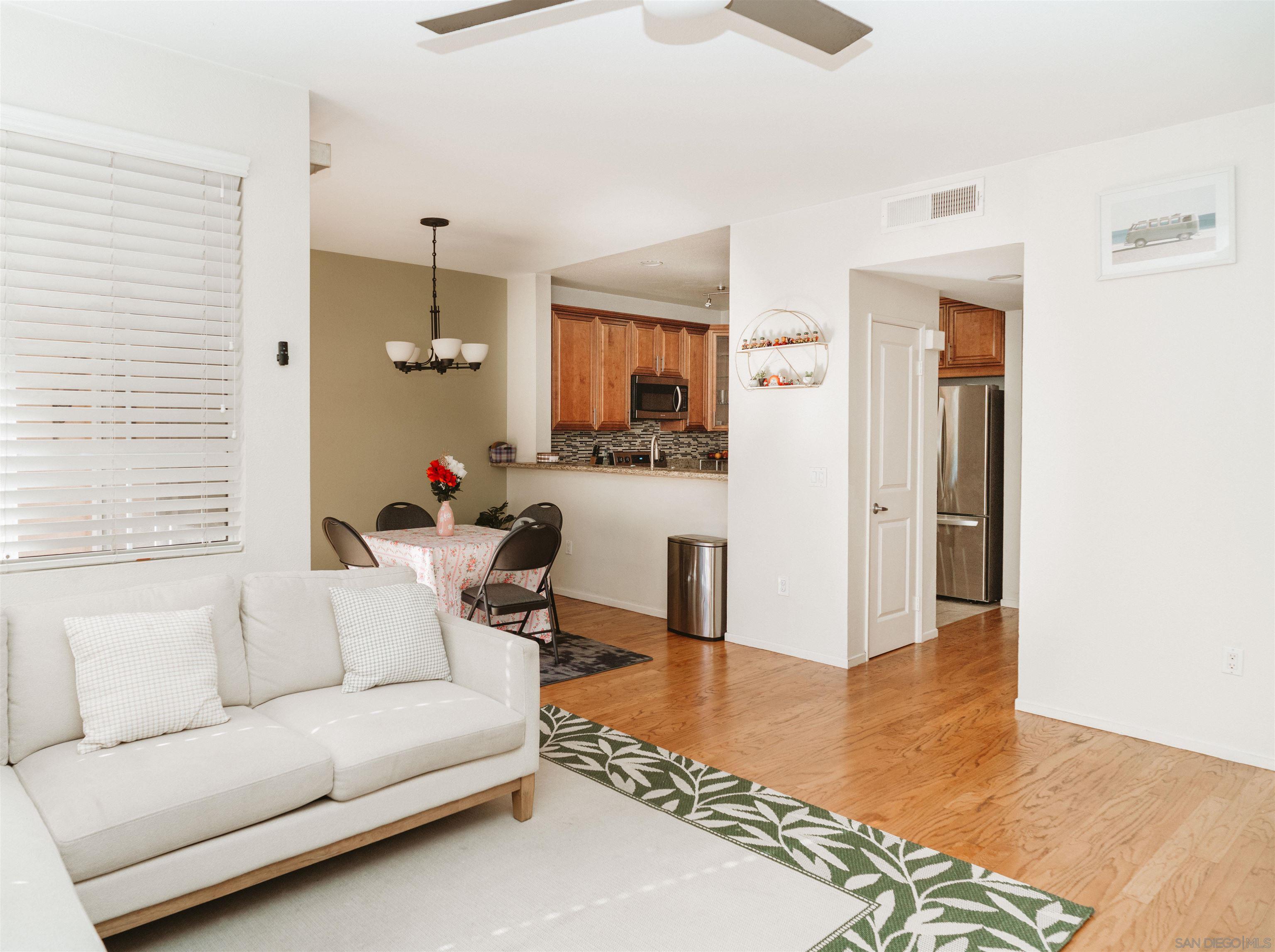 Detail Gallery Image 5 of 41 For 18638  Caminito Cantilena  #272,  San Diego,  CA 92128 - 3 Beds | 2 Baths