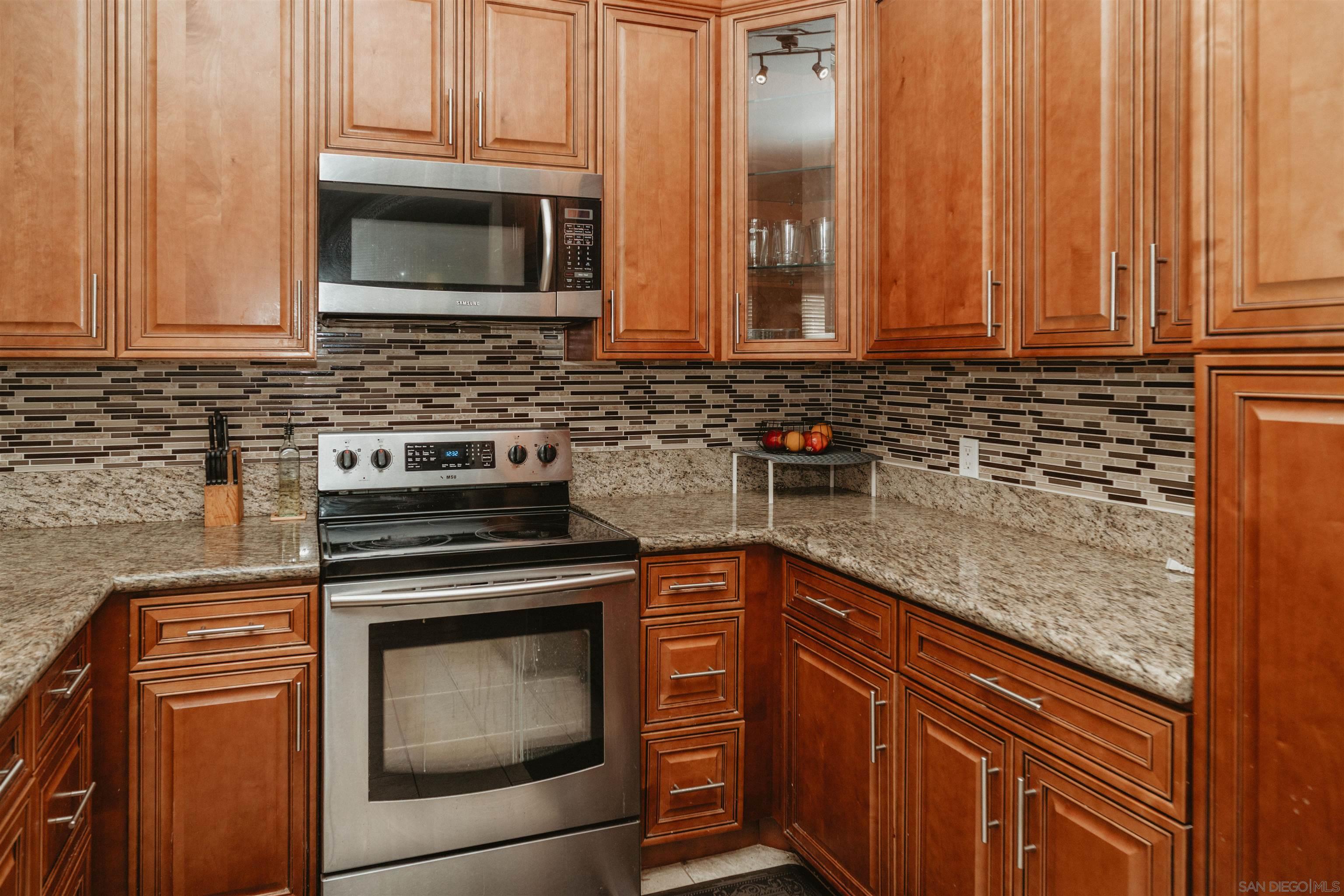 Detail Gallery Image 10 of 41 For 18638  Caminito Cantilena  #272,  San Diego,  CA 92128 - 3 Beds | 2 Baths