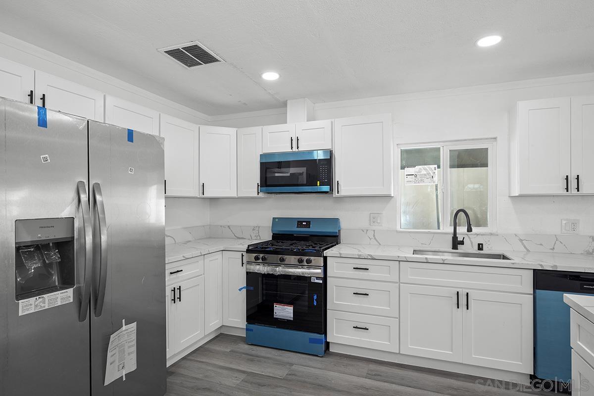 Detail Gallery Image 10 of 25 For 13655  Highway 8 Business  Spc 24,  El Cajon,  CA 92021 - 3 Beds | 2 Baths