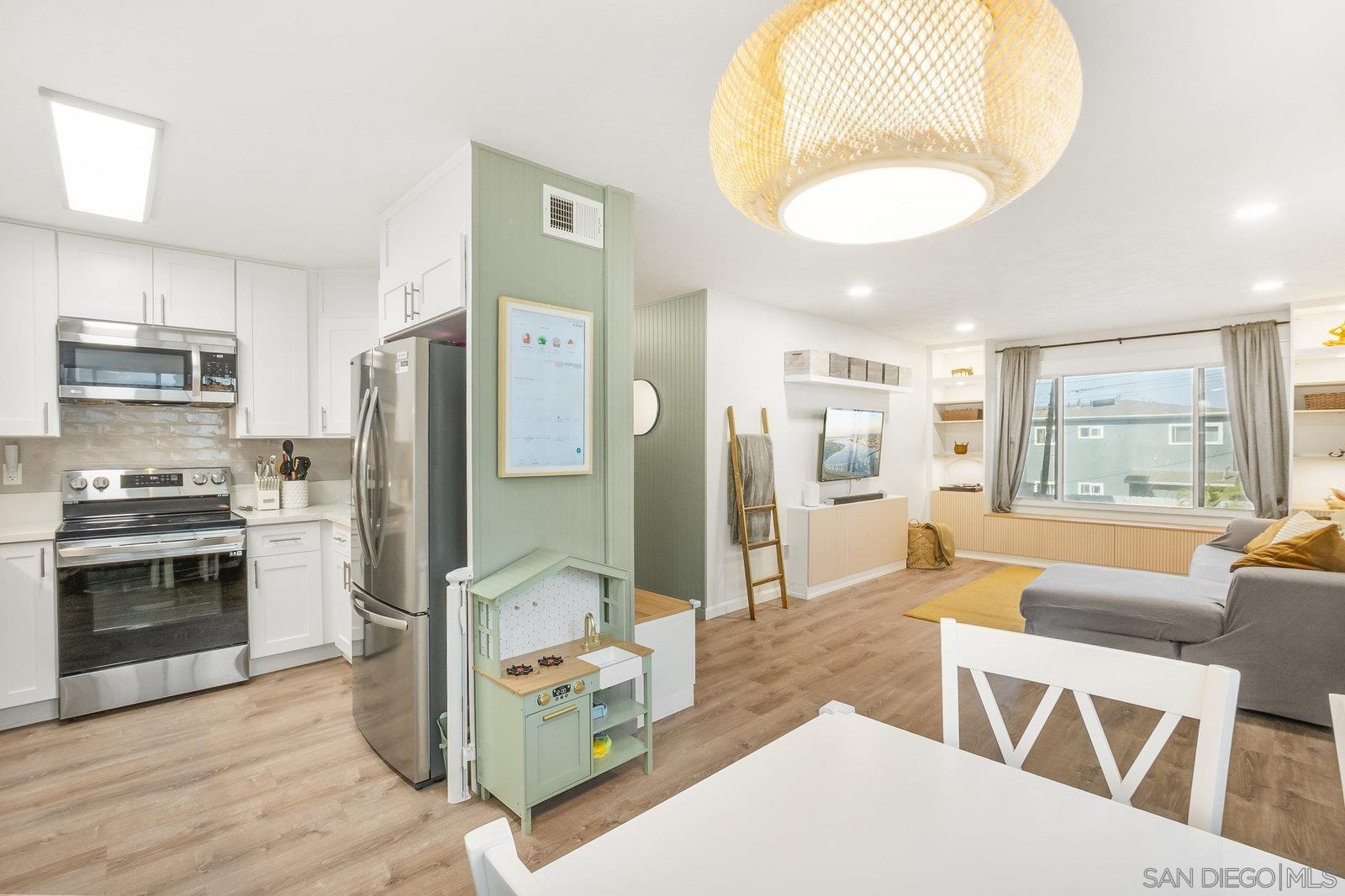 Front Image Thumbnail for SD260001427